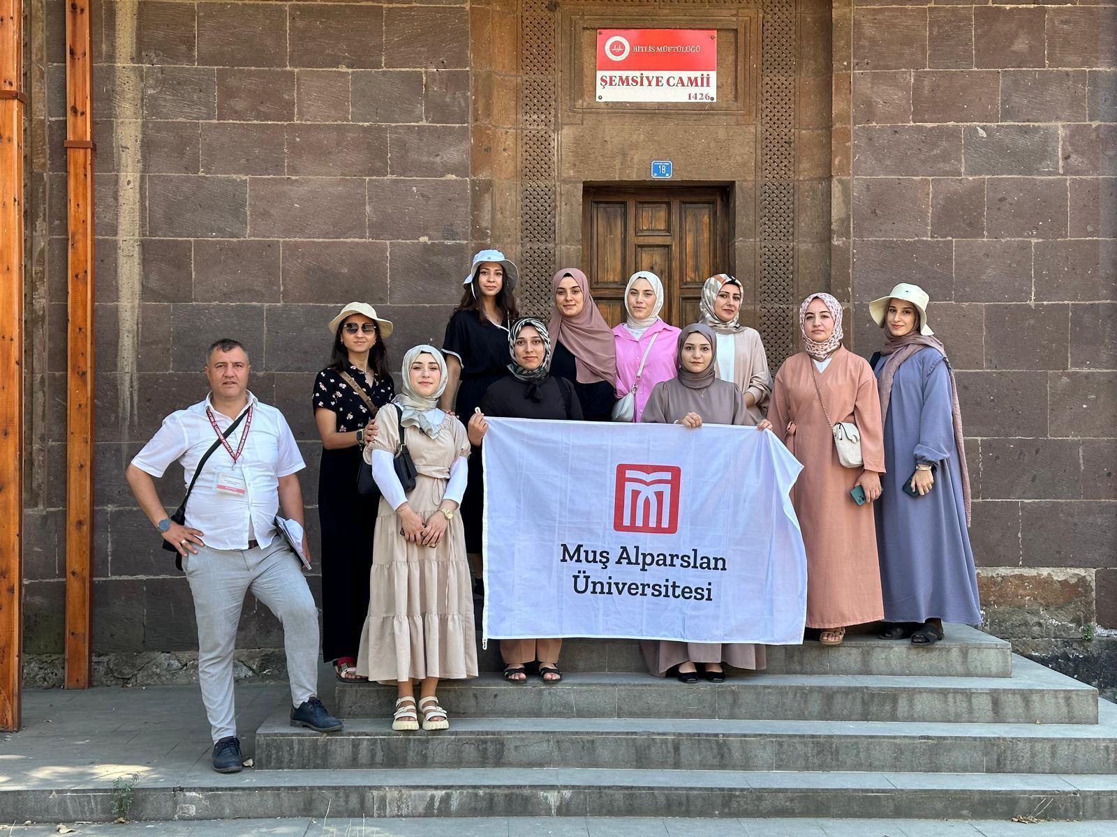 turistik-tatvan-treni-tatvanda-coskuyla-karsilandi-5465