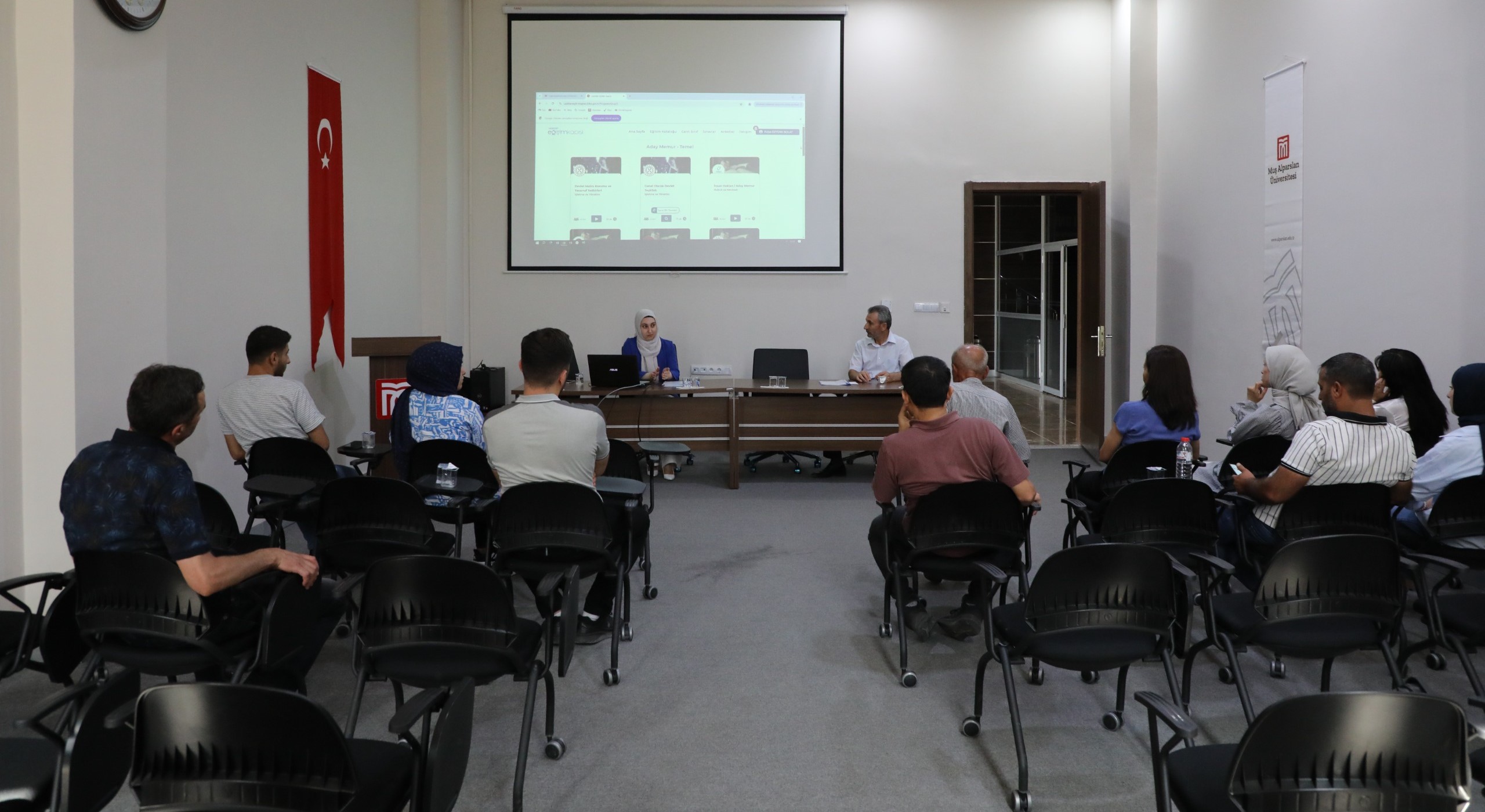 universitemizde-memur-adaylarina-temel-egitim-programi-duzenlendi-5475