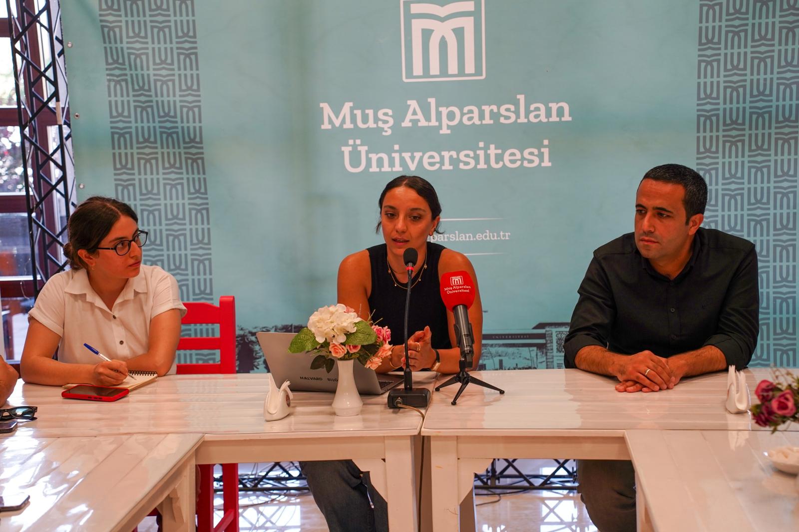 cay-bahane-sohbetlerinin-34uncu-bolumunde-bilge-mehtap-karayi-agirladik-5492