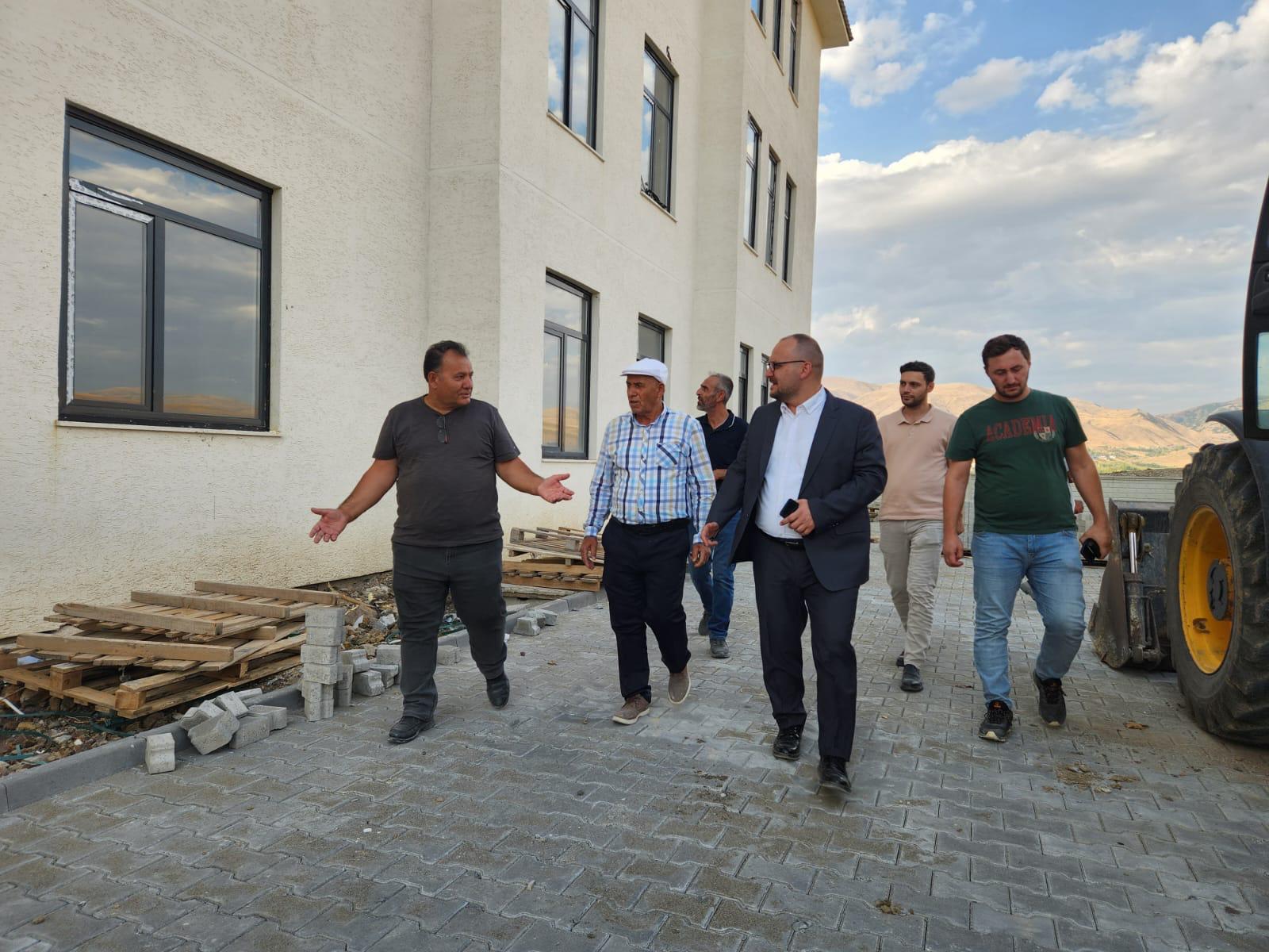 rektorumuz-varto-myo-insaatinda-inceleme-yapti-5494