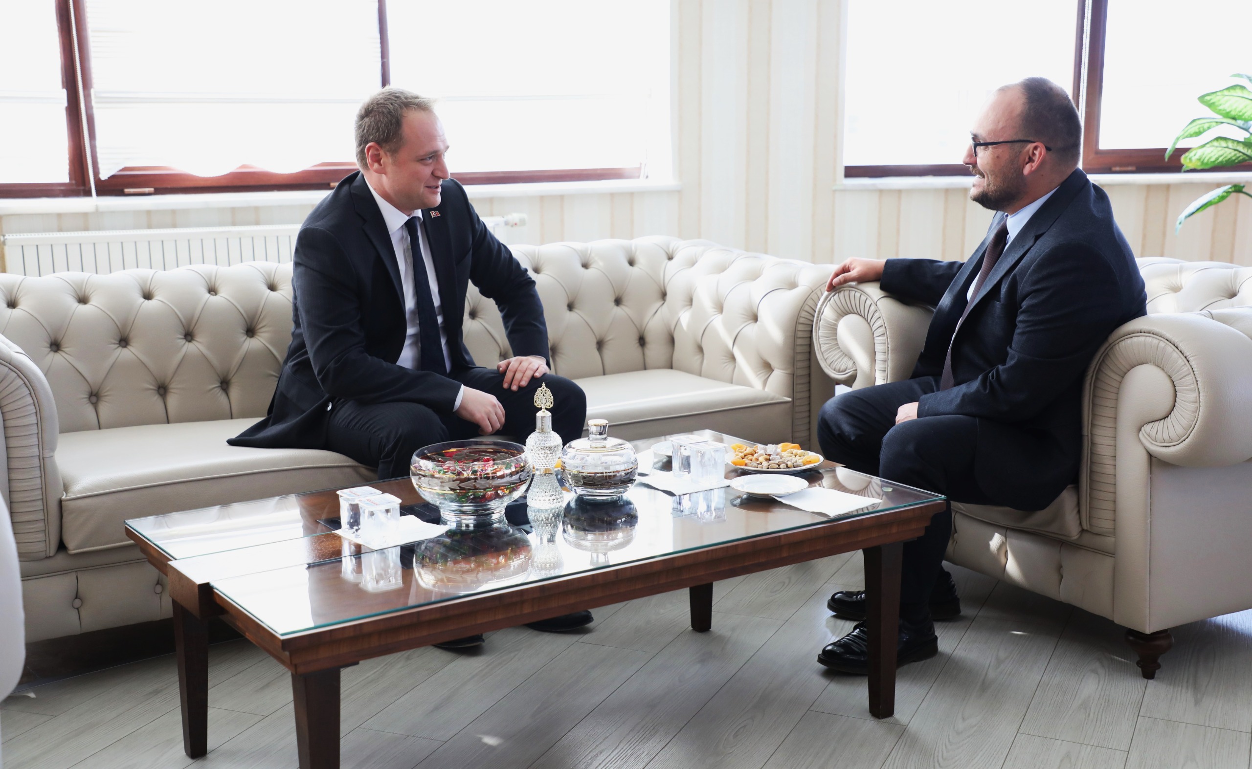 rektorumuz-bulanik-kaymakami-omer-ovunc-kosansuyu-agirladi-5554