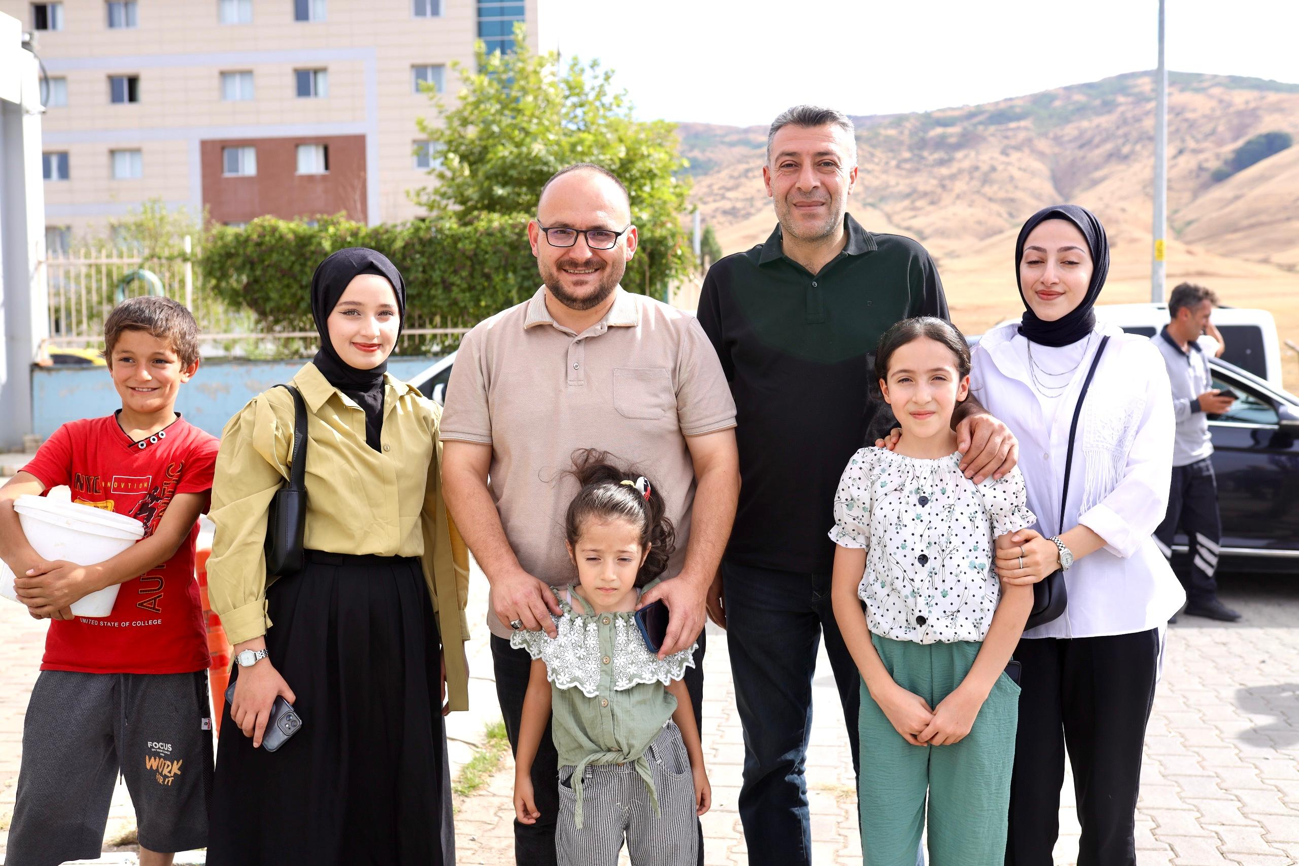 rektorumuz-ogrencilerimizi-karsiladi-5564