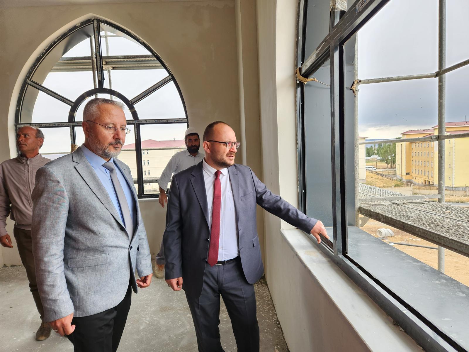 rektorumuz-prof-dr-mustafa-alican-malazgirt-meslek-yuksekokulu-yeni-binasinin-insaatini-inceledi-5597