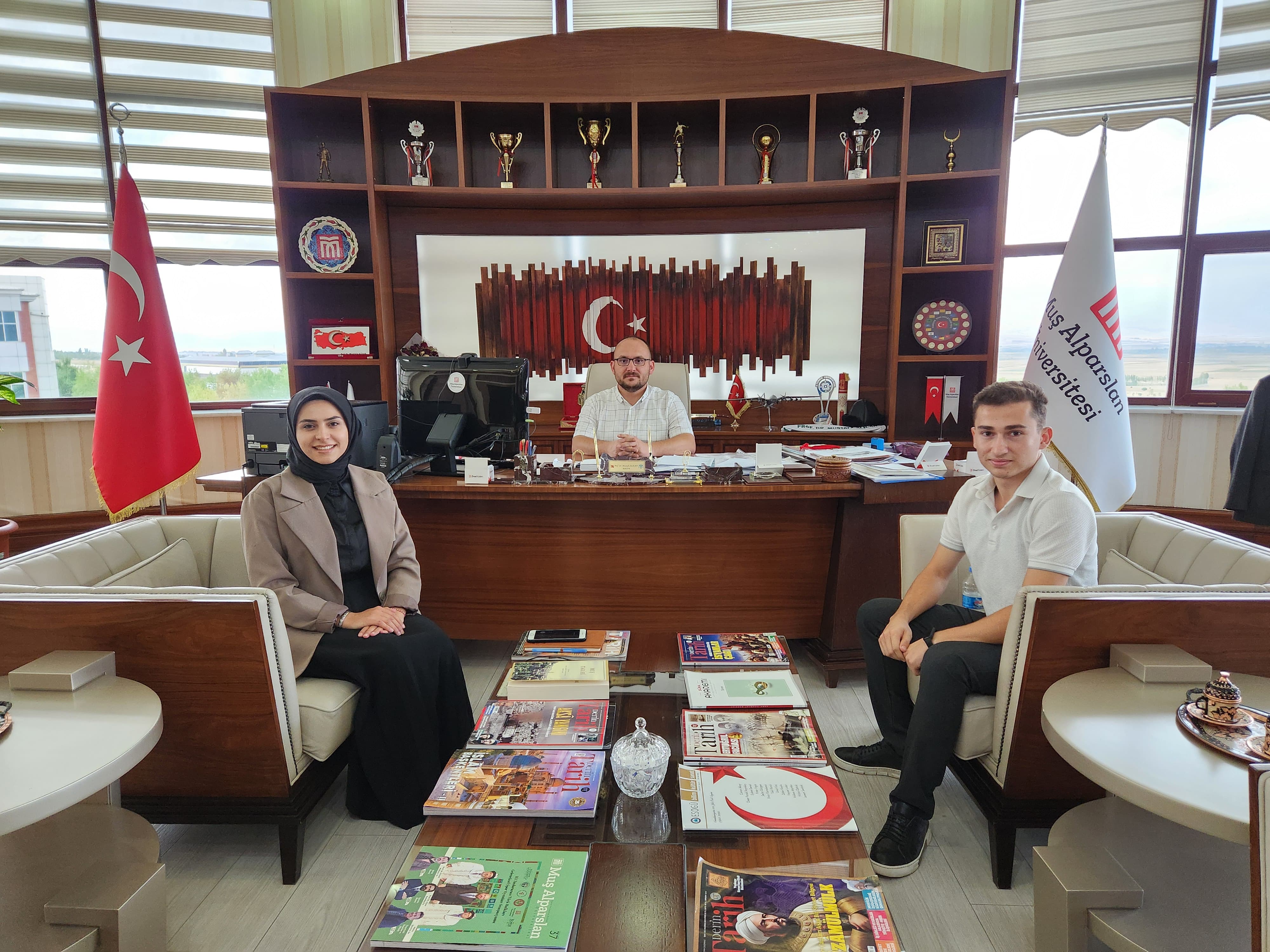 ogrencilerden-rektorumuz-alicana-proje-sunumu-ve-destek-ziyareti-5599