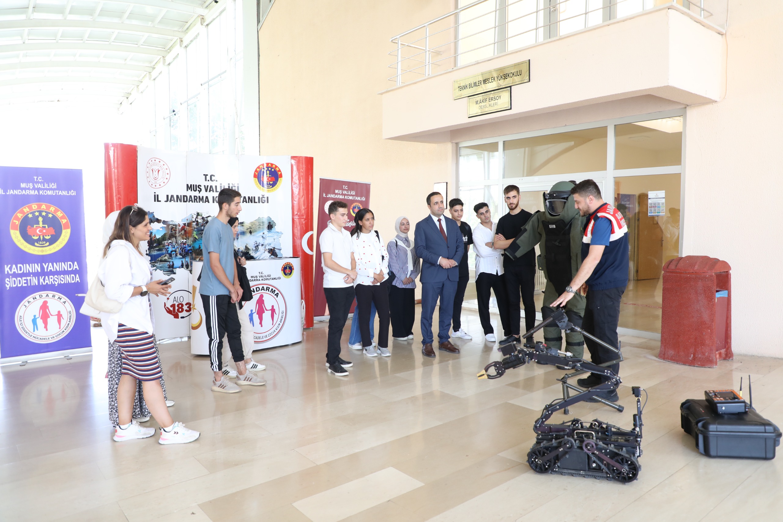 mus-il-jandarma-komutanligindan-kampusumuzde-kapsamli-guvenlik-ve-farkindalik-etkinligi-5616