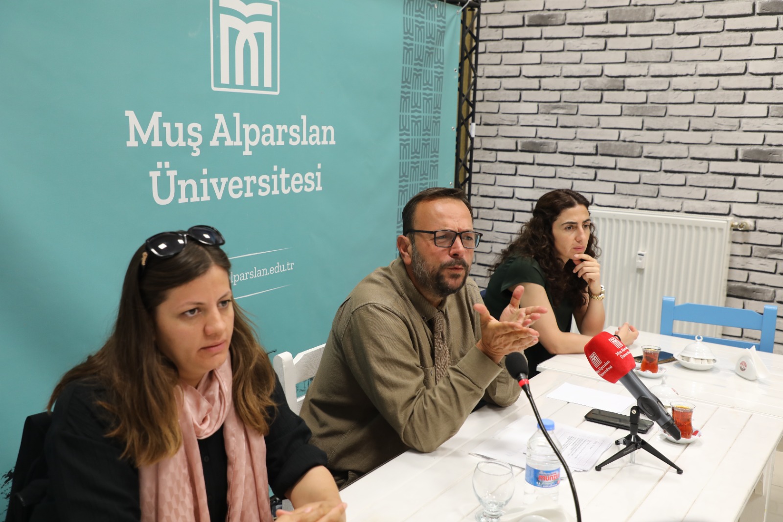 cay-bahane-sohbetleri-36-sosyal-medya-firsat-mi-zindan-mi-5623