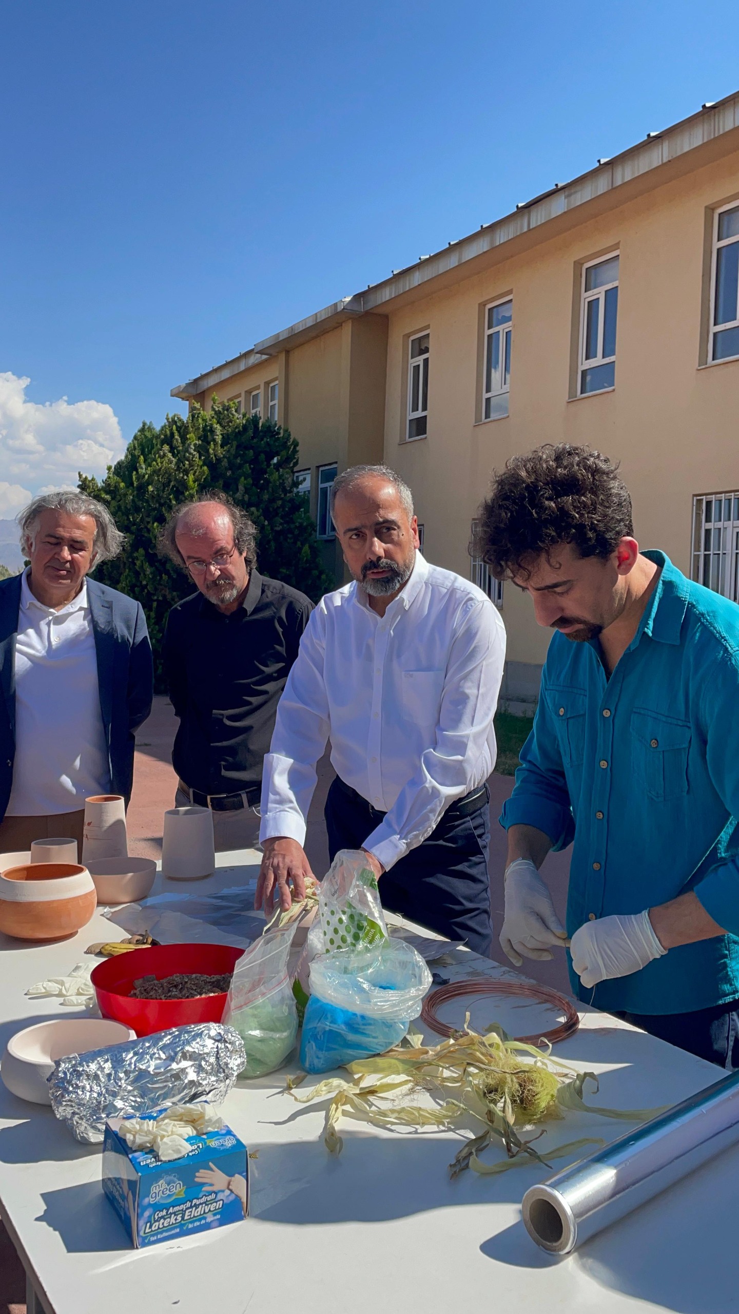 mus-alparslan-universitesi-ve-van-yuzuncu-yil-universitesinden-pit-fire-seramik-pisirim-calistayi-5624