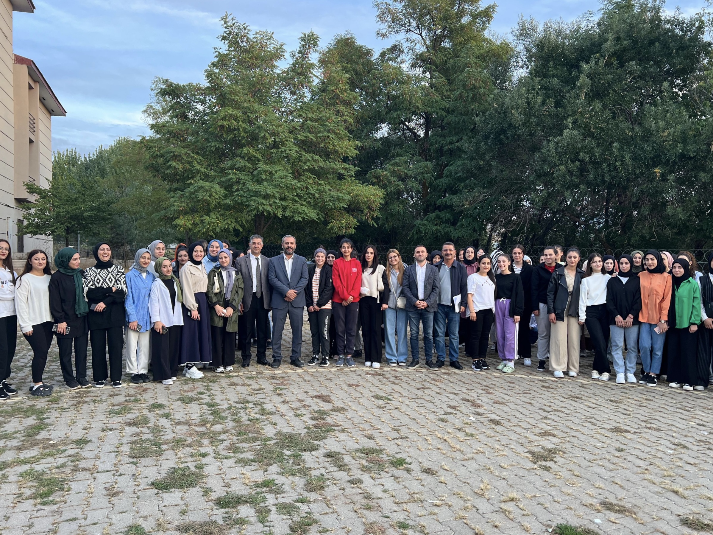 varto-giyasettin-bingol-meslek-yuksekokulu-ogrencilerimiz-kaymakam-musa-ayyildiz-ile-bulustu-5628