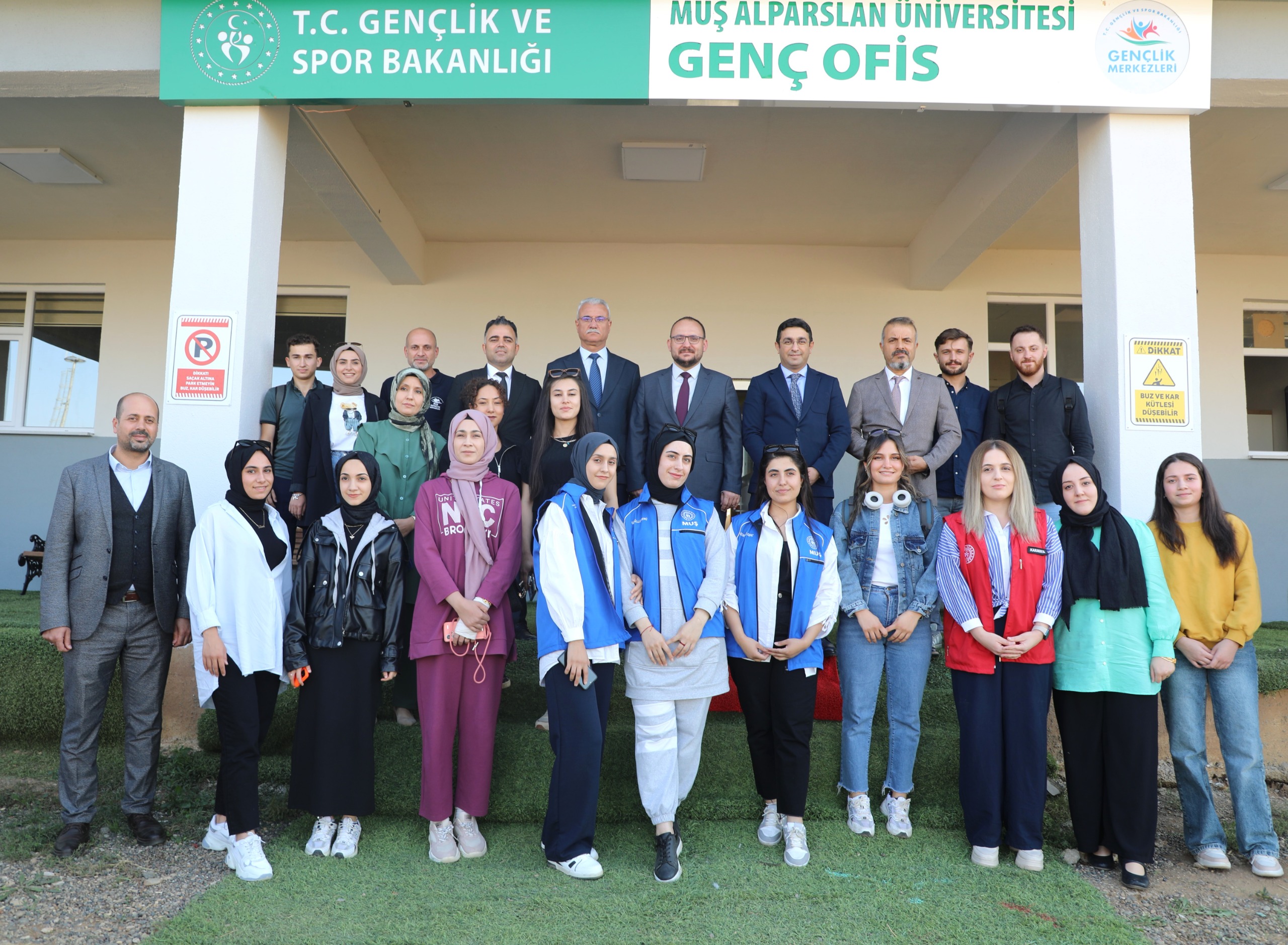 rektorumuzden-genc-ofise-ziyaret-5678