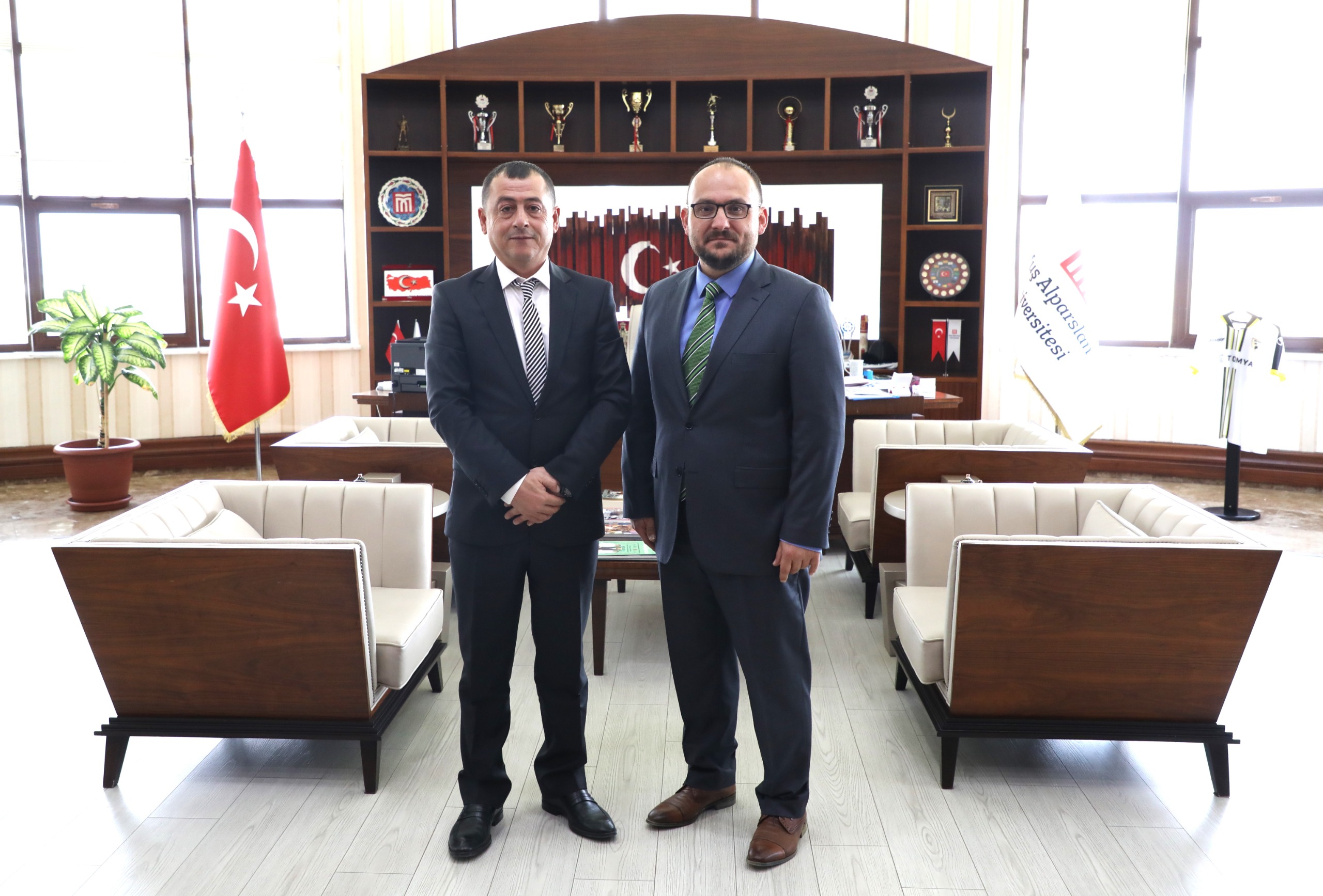 uygulamali-bilimler-fakultesi-dekanligina-atanan-prof-dr-yunus-levent-ekici-rektorumuzu-ziyaret-etti-5680