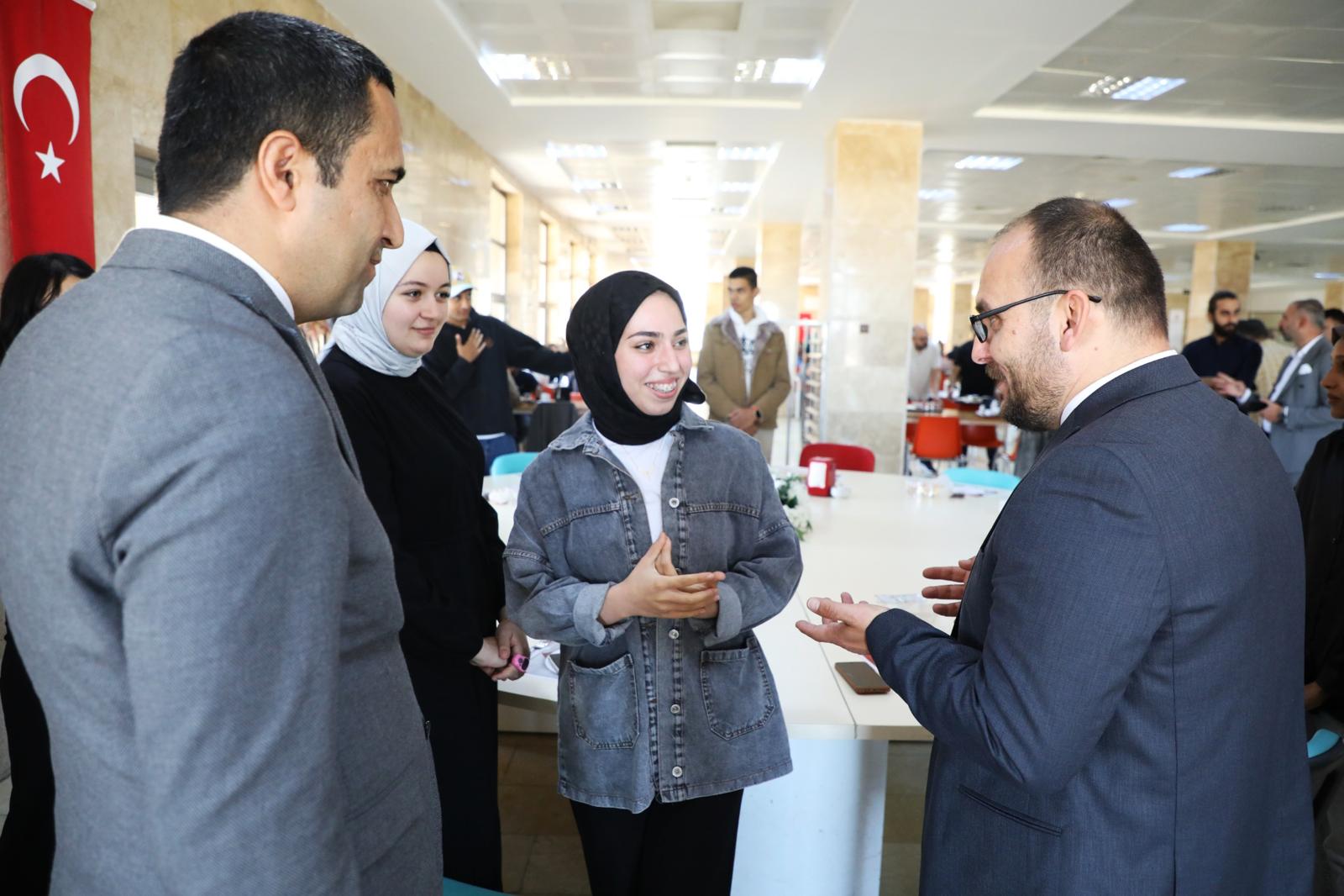 rektorumuz-uluslararasi-ogrencilerle-yemek-programinda-bir-araya-geldi-5710