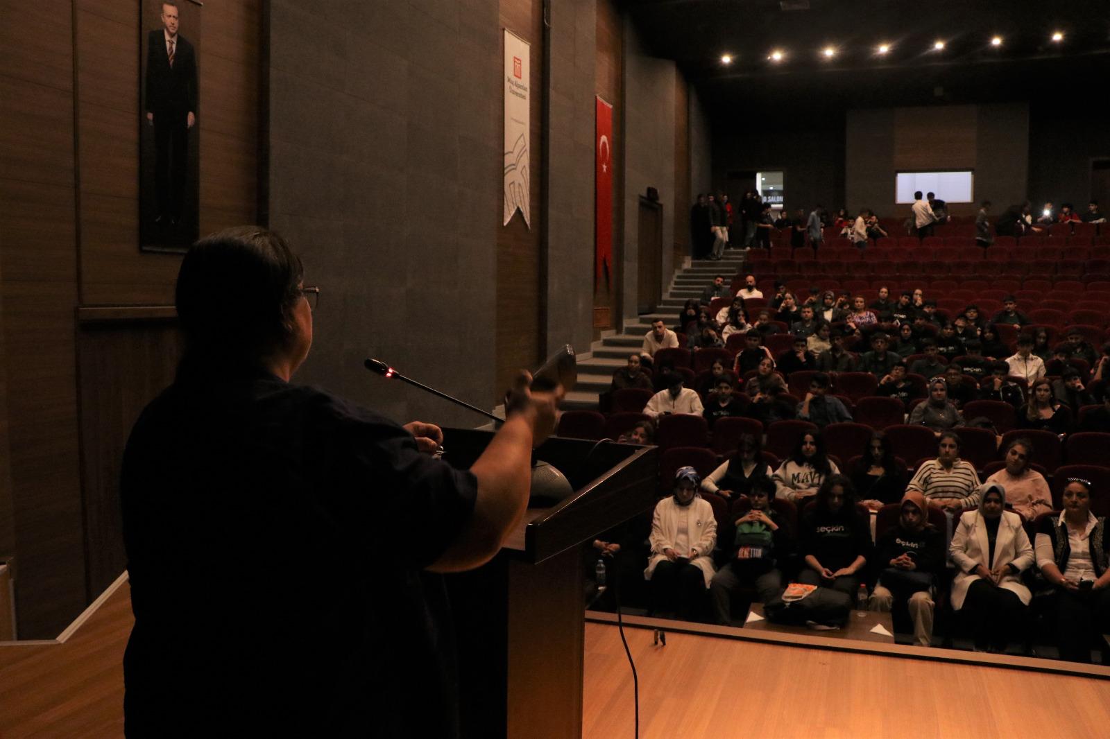 2nd-mus-book-days-continue-with-talks-5717