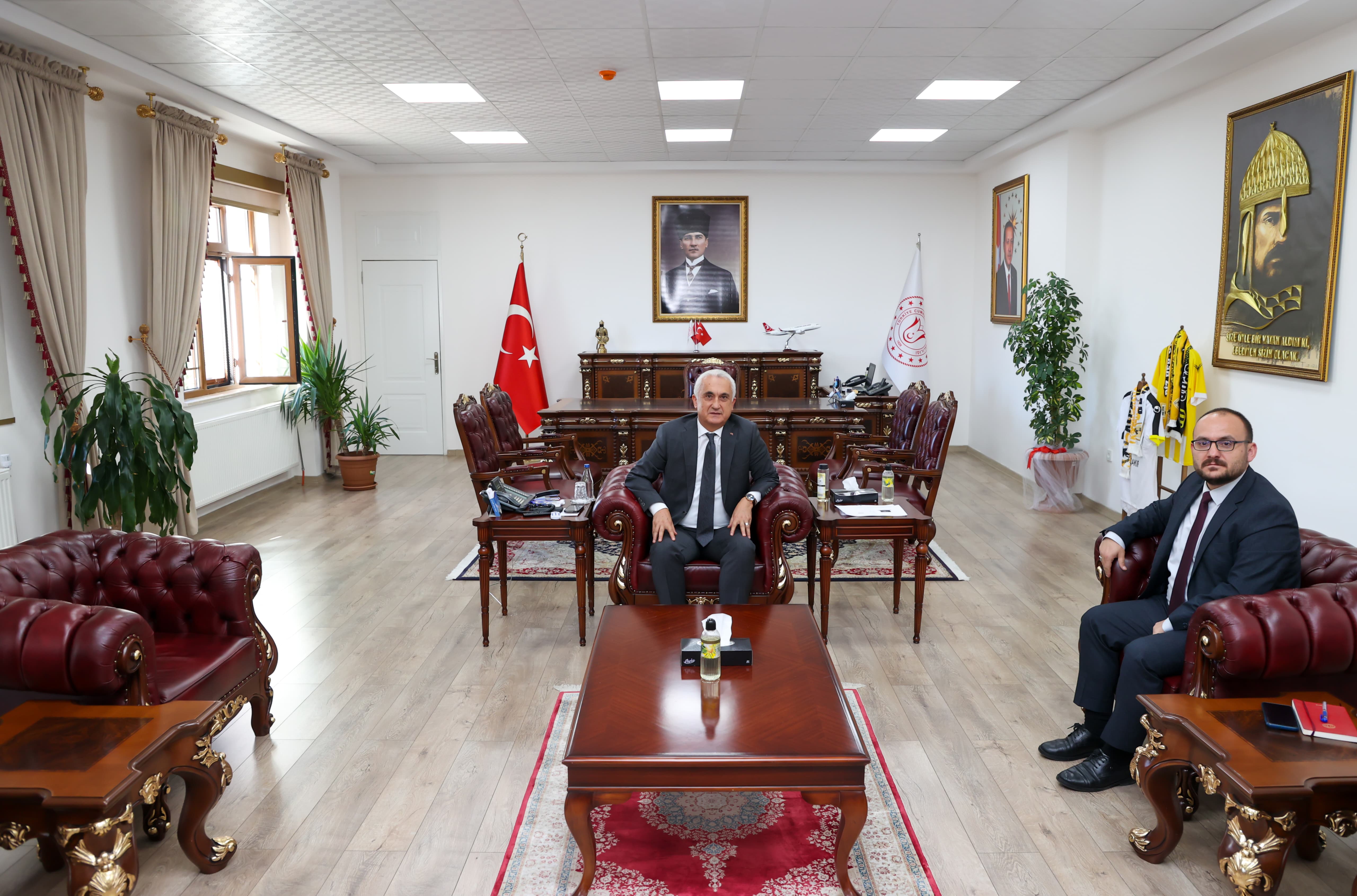 rektorumuz-vali-avni-cakiri-ziyaret-etti-5729