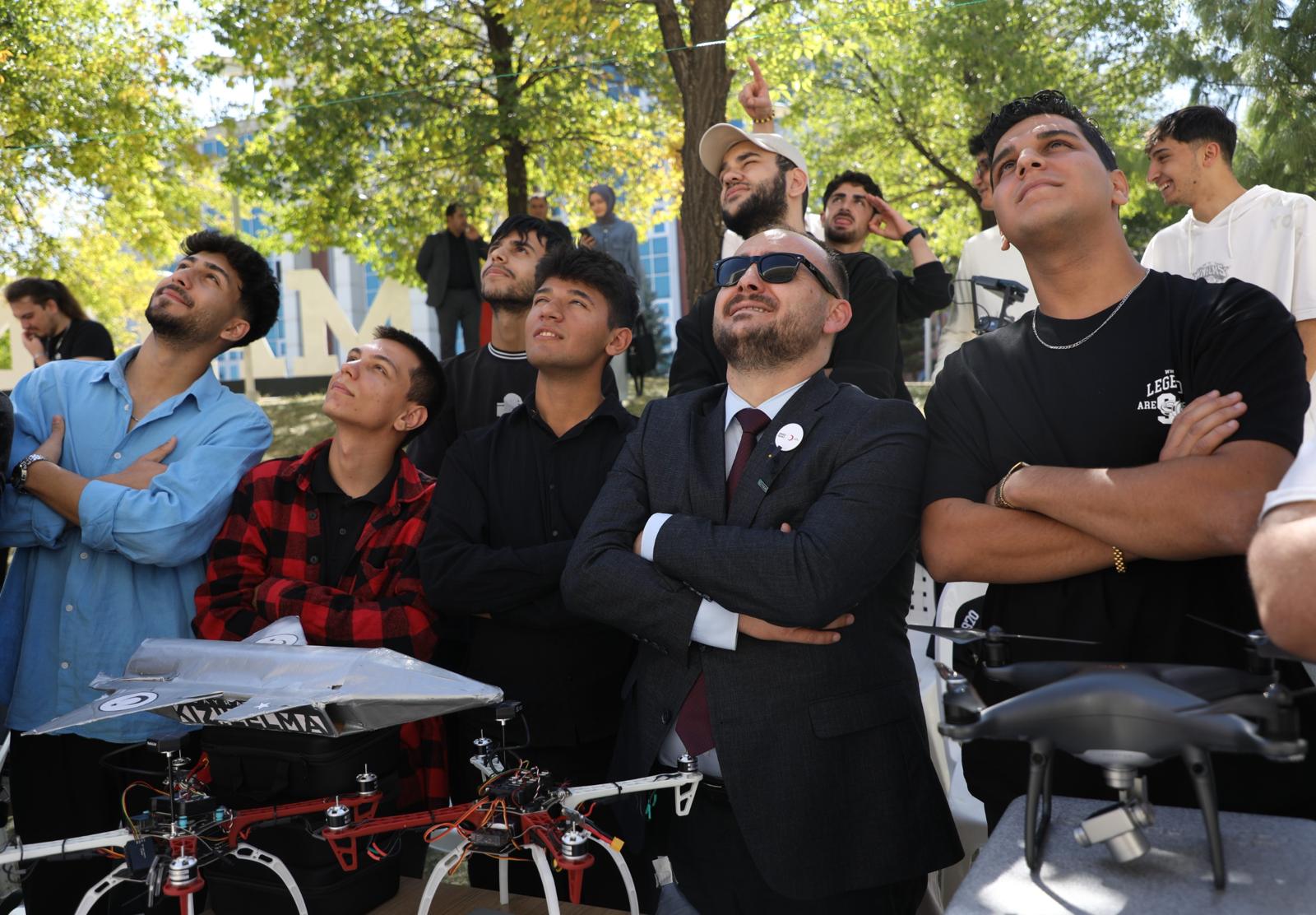 rektorumuz-ogrenci-kuluplerini-ziyaret-etti-5746