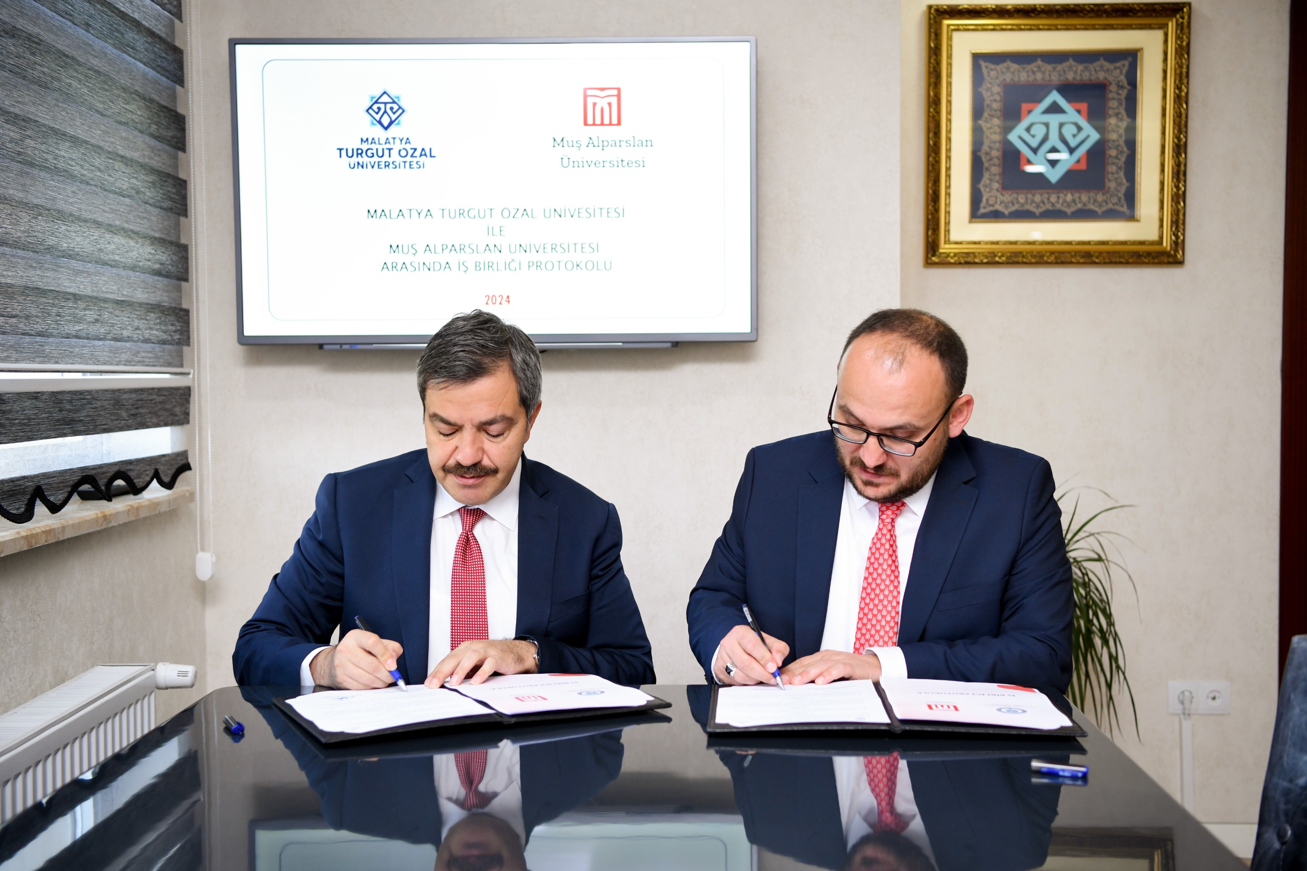 mus-alparslan-universitesi-ve-malatya-turgut-ozal-universitesi-arasinda-is-birligi-protokolu-imzalandi-5798