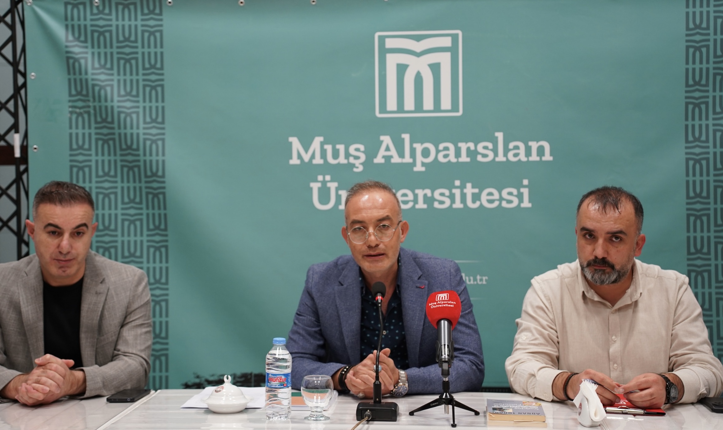 cay-bahane-sohbetleri-45-gunumuz-sanatinda-anlam-karmasasi-5827