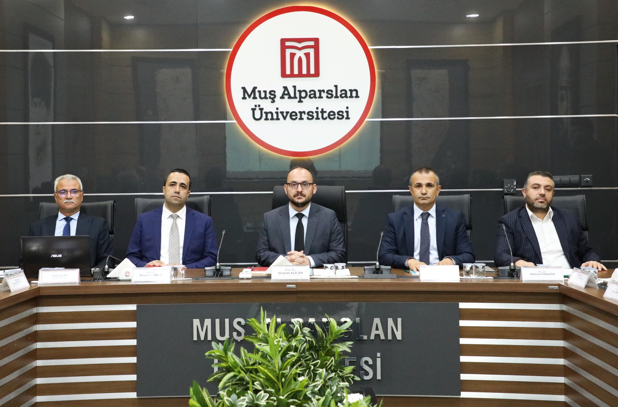 universitemiz-senatosu-toplandi-5837