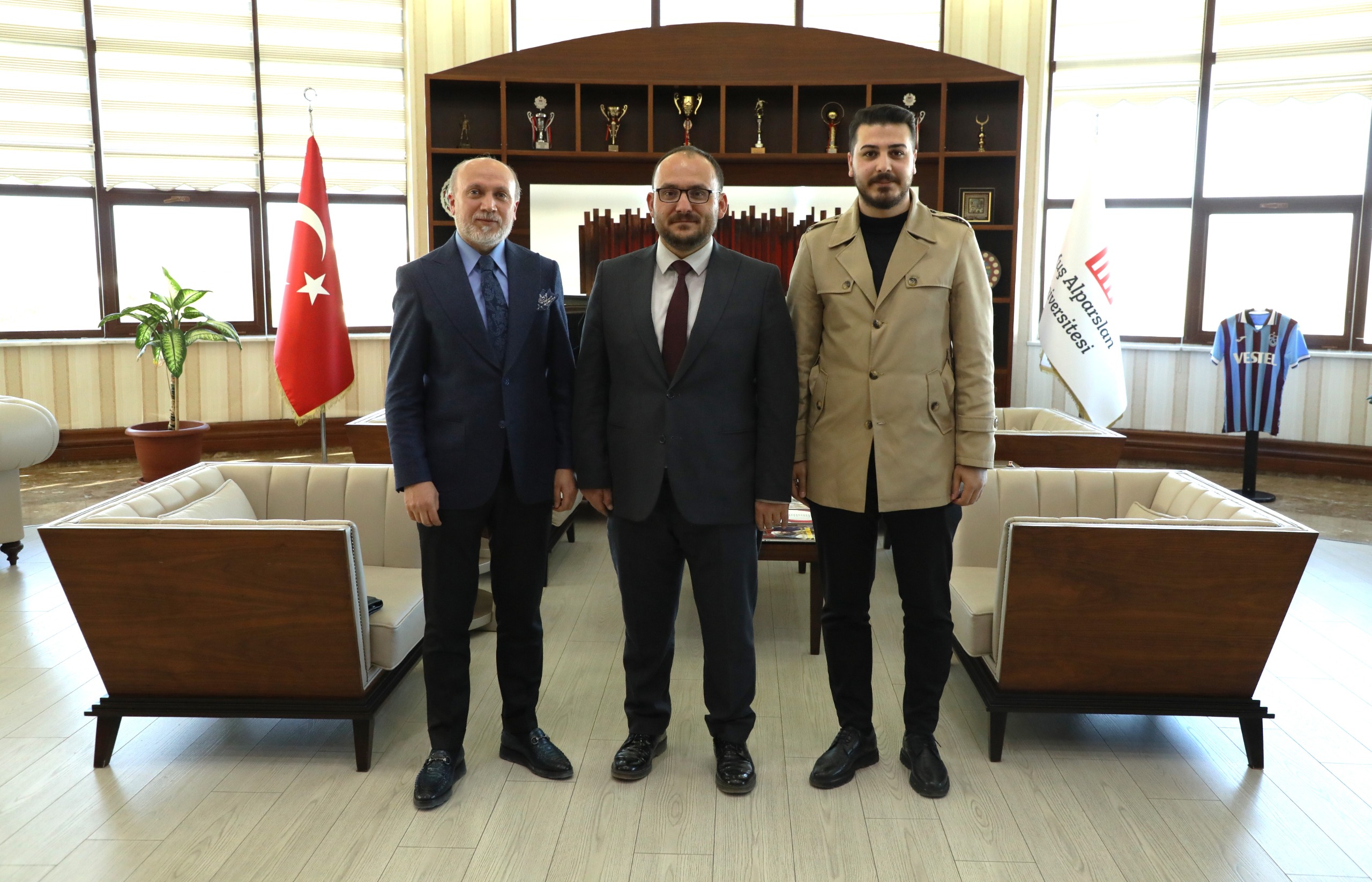 is-insanlari-medeni-yildirim-ve-danyan-sosandan-rektorumuze-ziyaret-5865