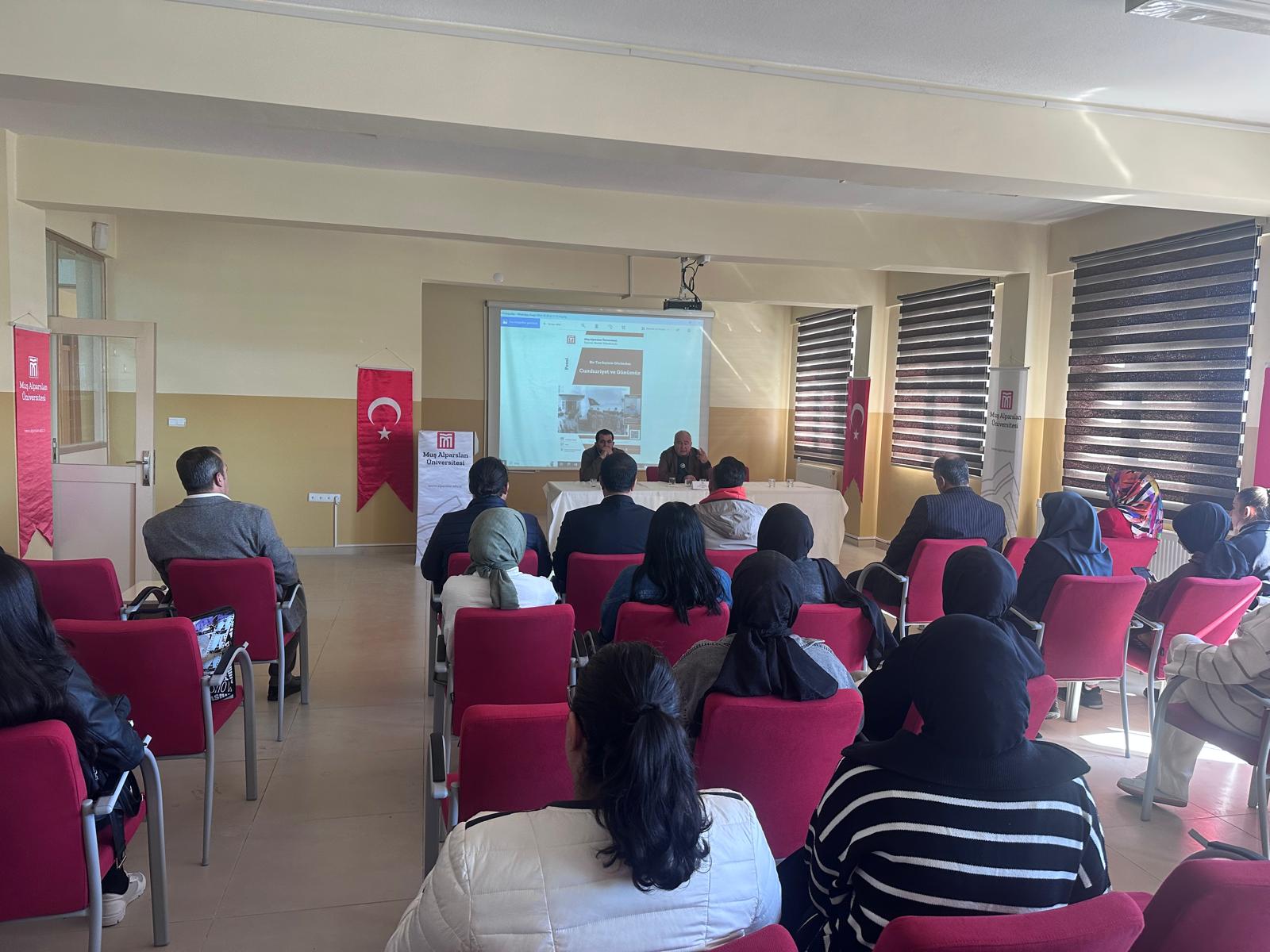 cumhuriyetin-101-yilinda-bir-tarihcinin-gozuyle-cumhuriyet-ve-gunumuz-paneli-gerceklestirildi-5878