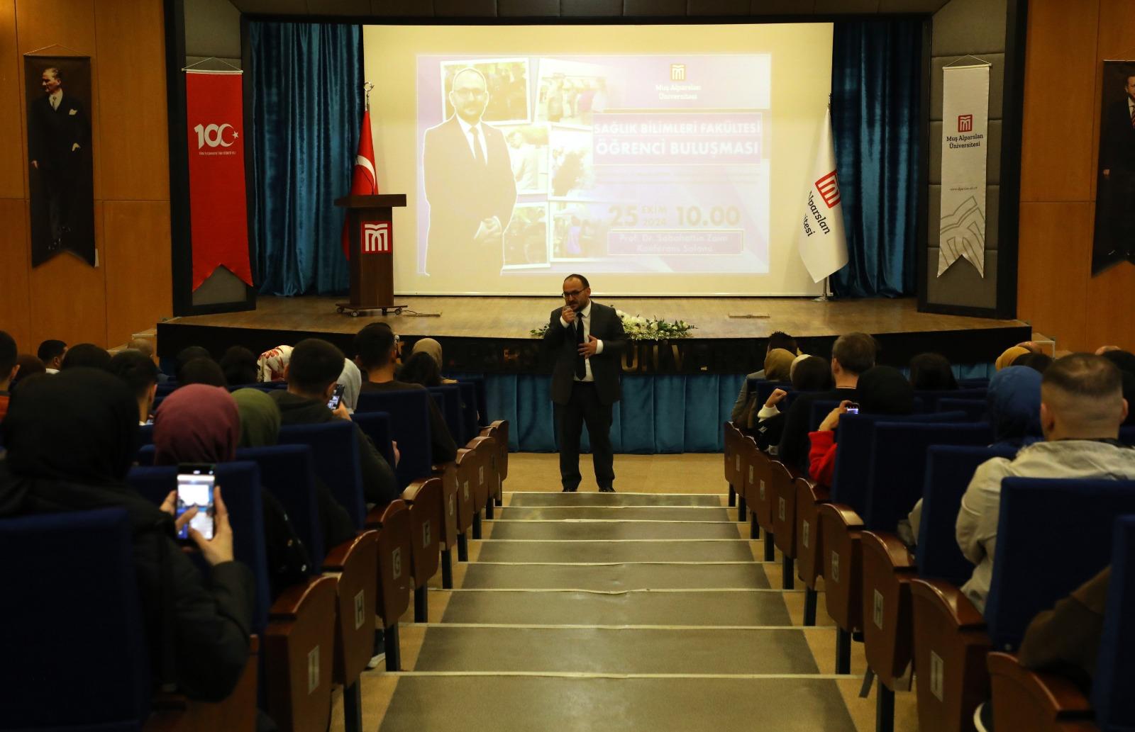 rektorumuz-saglik-bilimleri-fakultesi-ogrencileriyle-akademik-yilin-ilk-bulusmasini-gerceklestirdi-5883