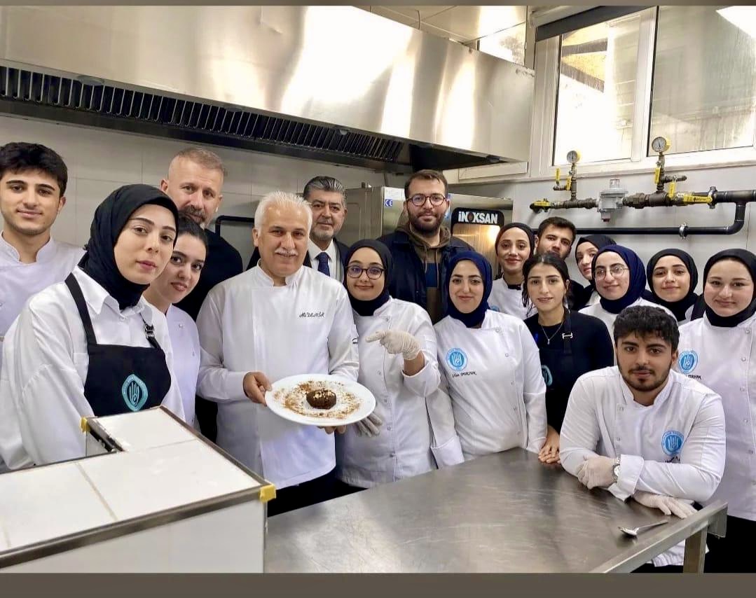 ogr-gor-husnu-kasar-bitlis-yoresel-mutfagi-gelenekten-gelecege-lezzet-yolculugu-etkinligine-katildi-5902