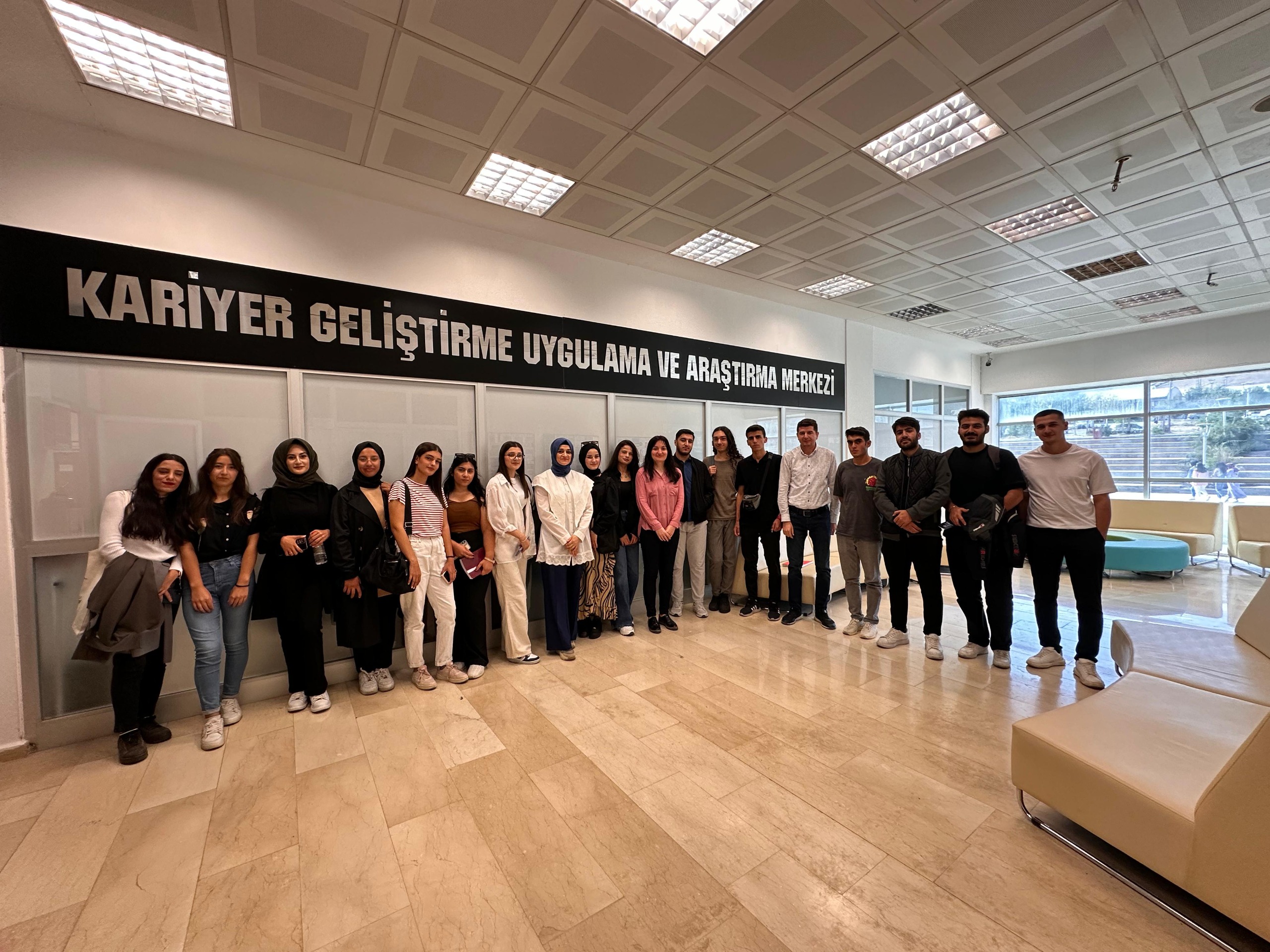 universitemiz-ogrencileri-oryantasyon-kapsaminda-kargemi-ziyaret-etti-5919