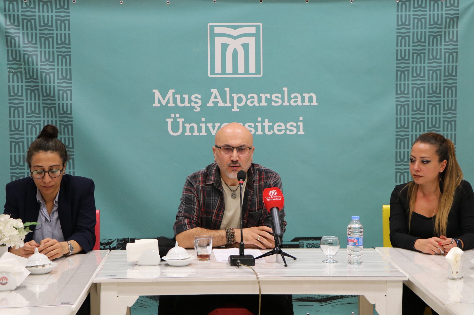 cay-bahane-sohbetlerinin-50-oturumunda-modern-bilim-ve-politik-sekulerizm-konusuldu-5927