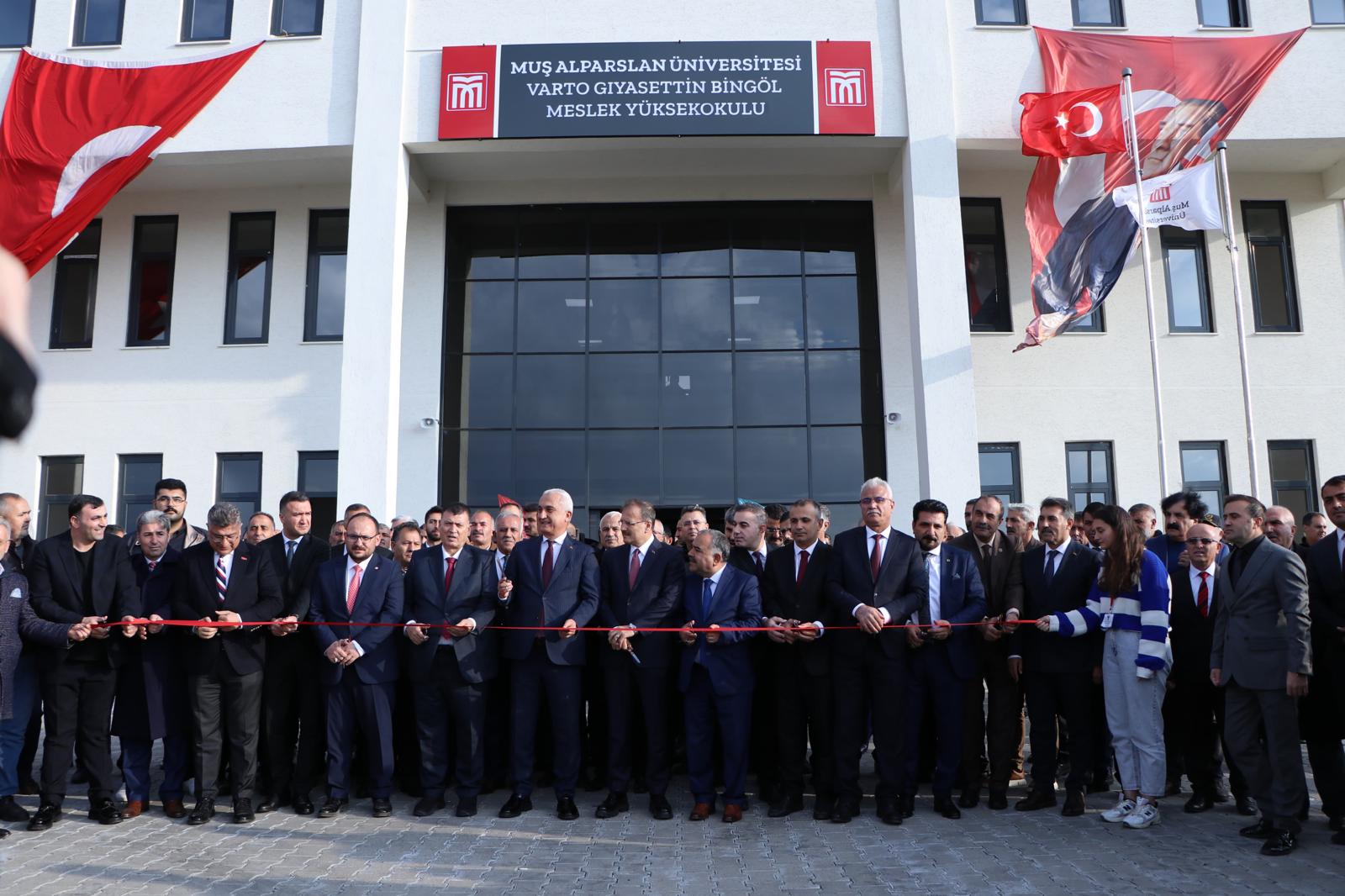 varto-giyasettin-bingol-meslek-yuksekokulu-torenle-acildi-5939