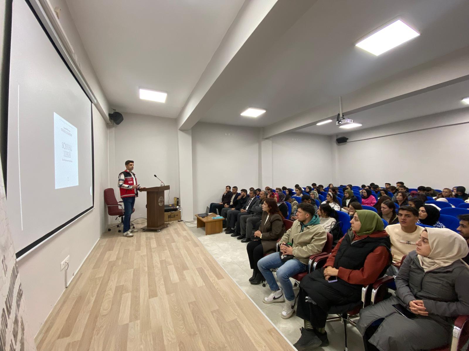 etkili-iletisim-semineri-gerceklestirildi-5969