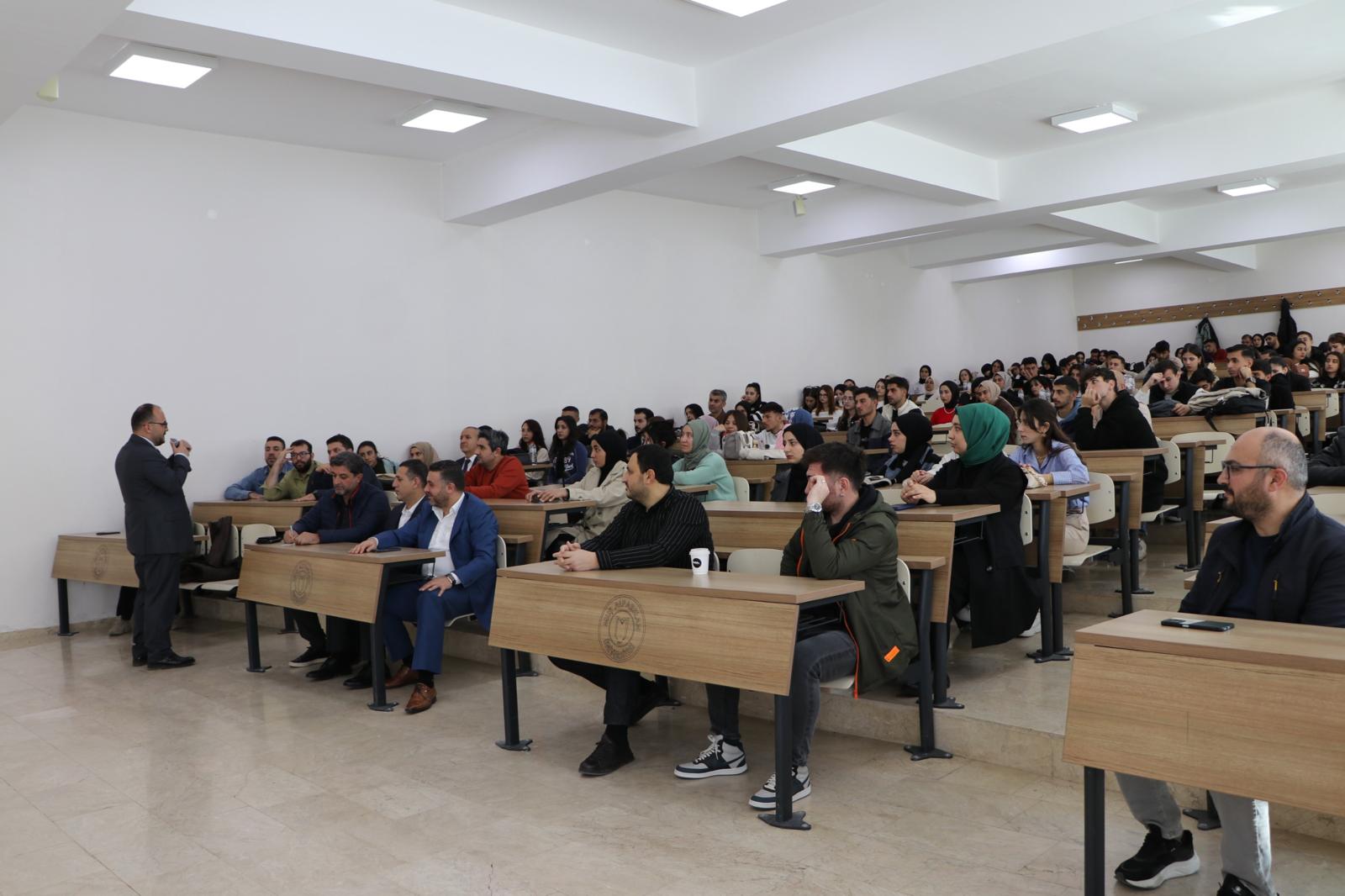 rektorumuz-sosyal-bilimler-meslek-yuksekokulu-ogrencileriyle-bir-araya-geldi-5981