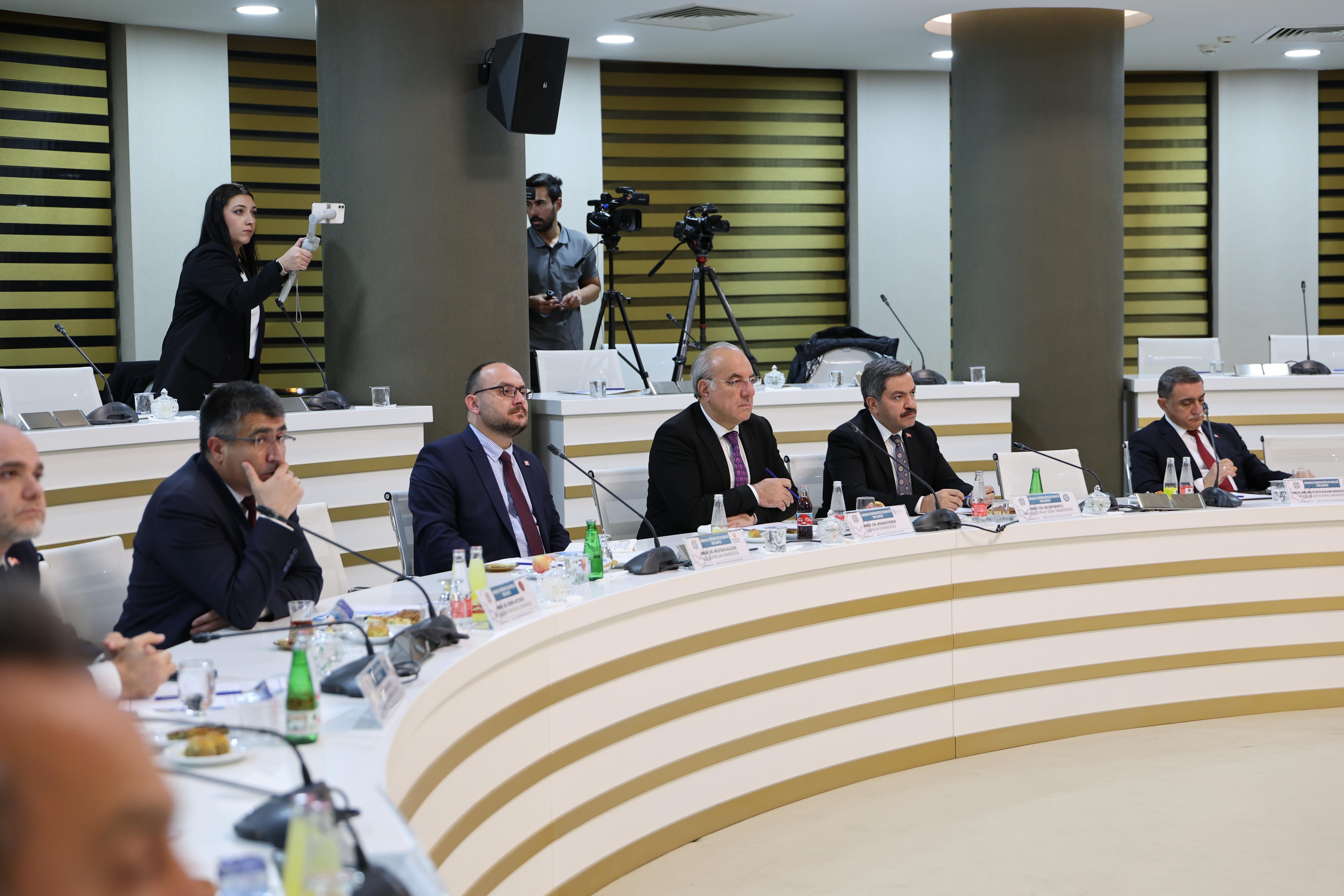 rektorumuz-anadolu-universiteler-birligi-aub-donem-toplantisi-na-katildi-5988