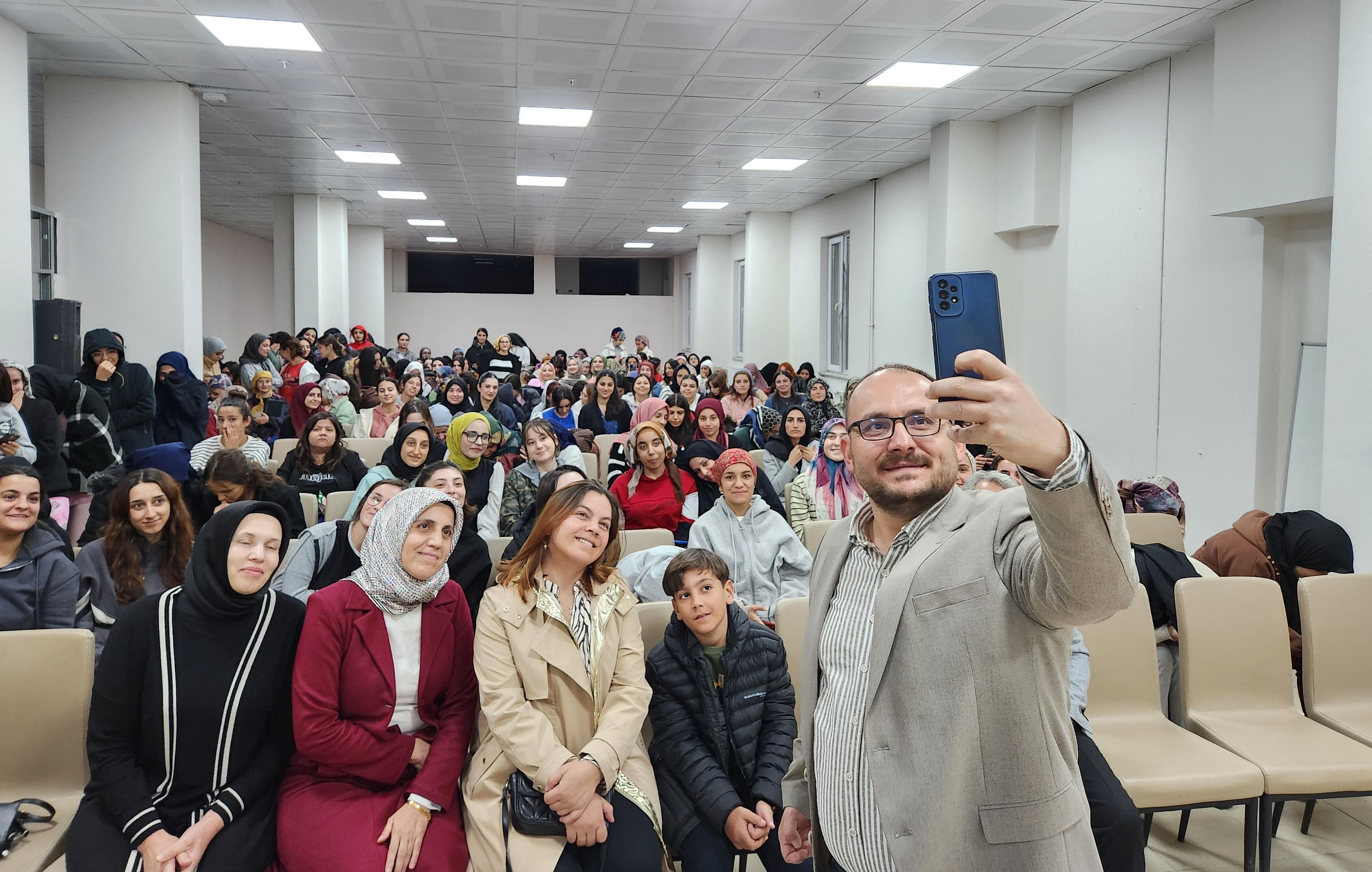 rektorumuz-malatyada-ogrencilerle-bulustu-5994