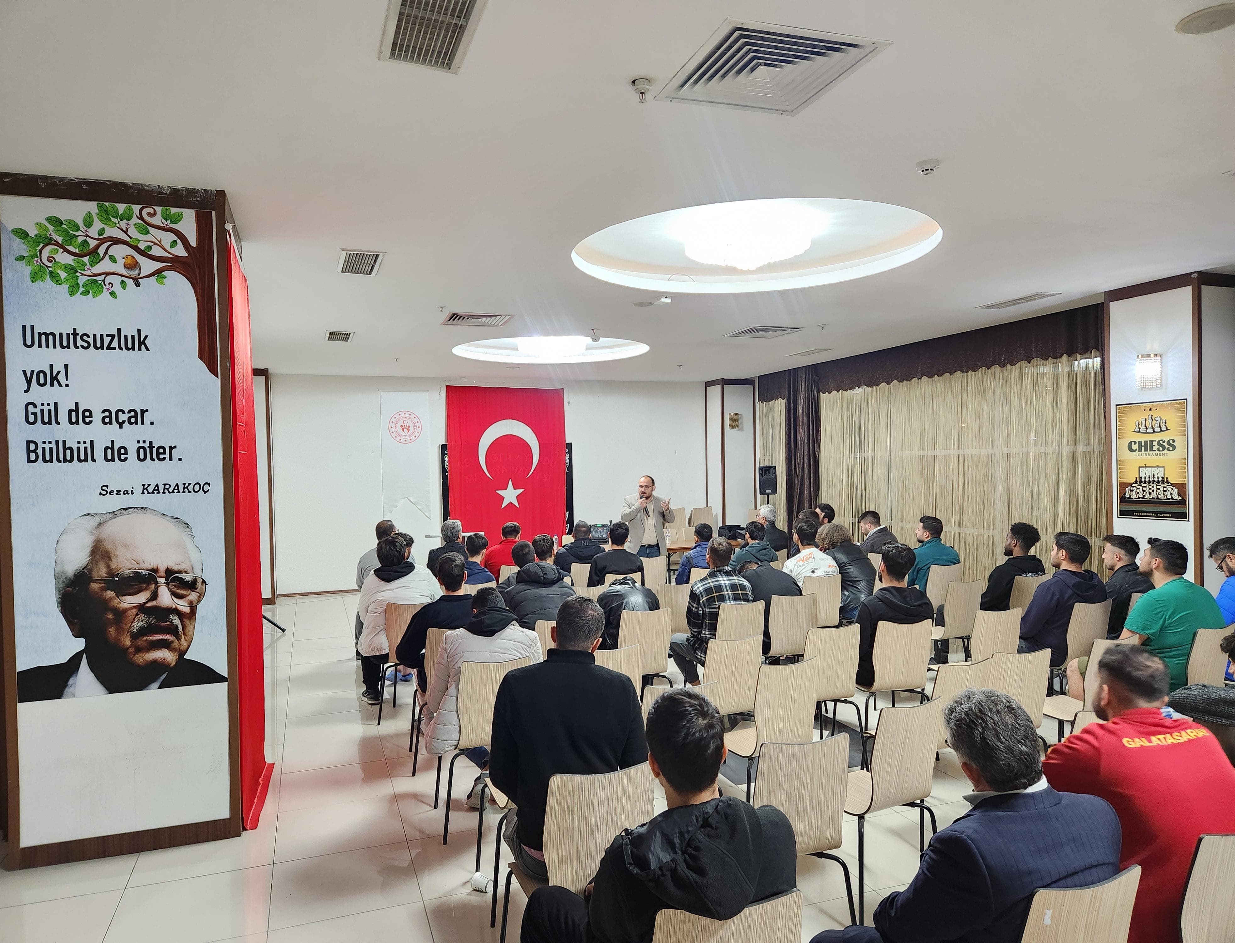 rektorumuz-ogrencilerle-bulusmaya-devam-ediyor-5995