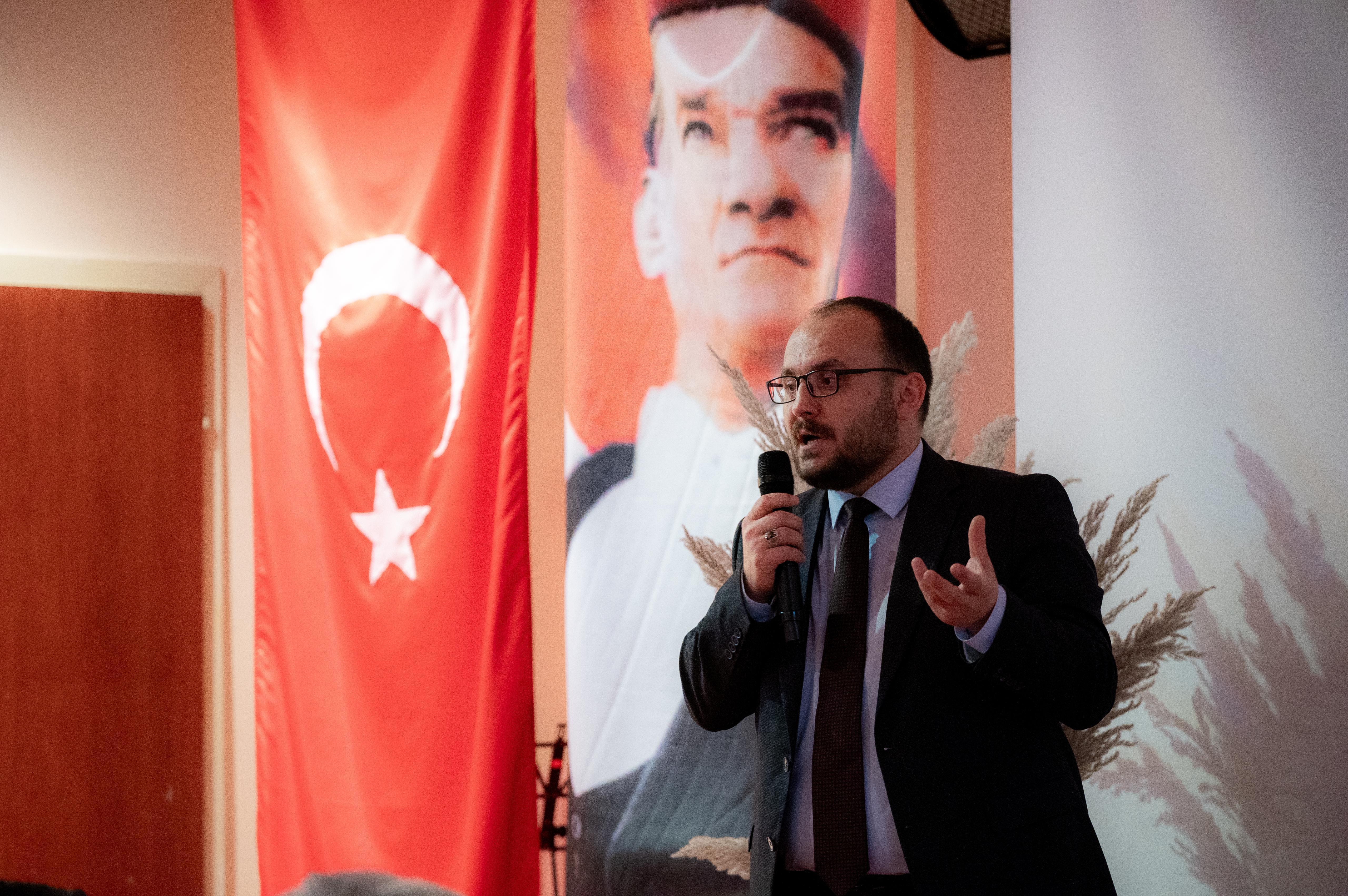 rektorumuz-artvin-coruh-universitesi-ogrencileriyle-bir-araya-geldi-6043