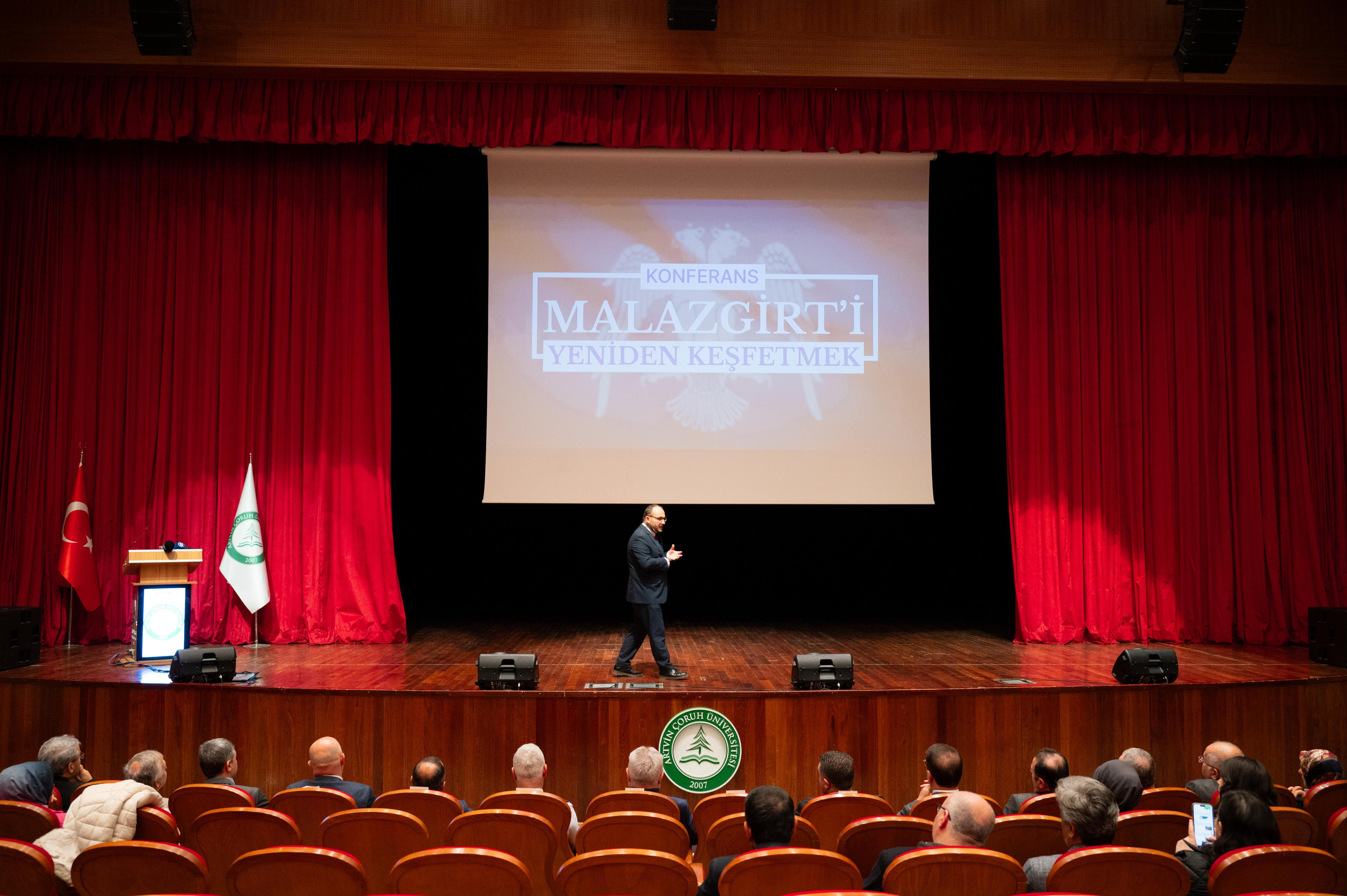 rektorumuz-artvin-coruh-universitesinde-malazgirti-yeniden-kesfetmek-konulu-konferans-verdi-6047