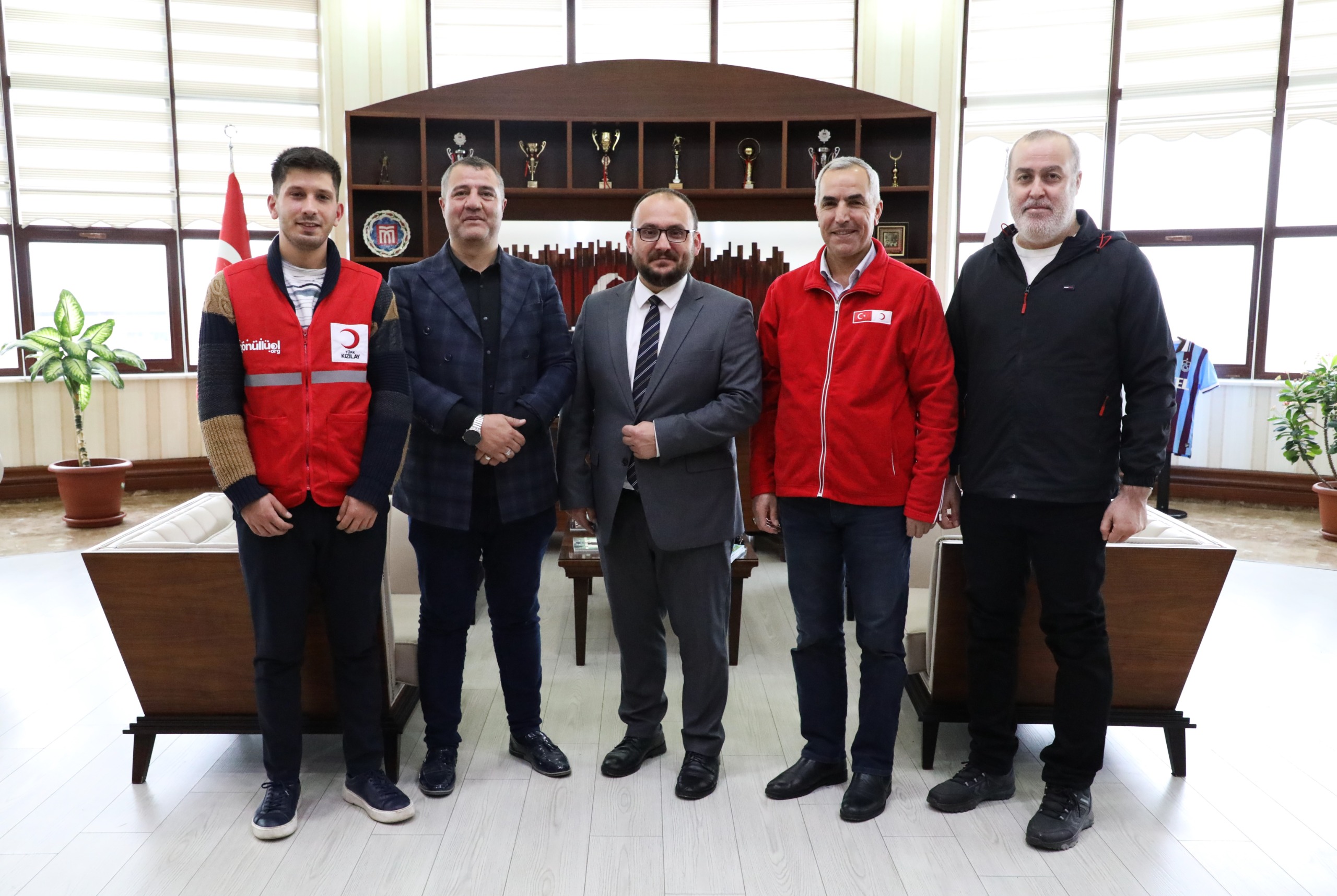 tarih-arastirma-toplulugu-ve-kizilaydan-rektorumuze-ziyaret-6076