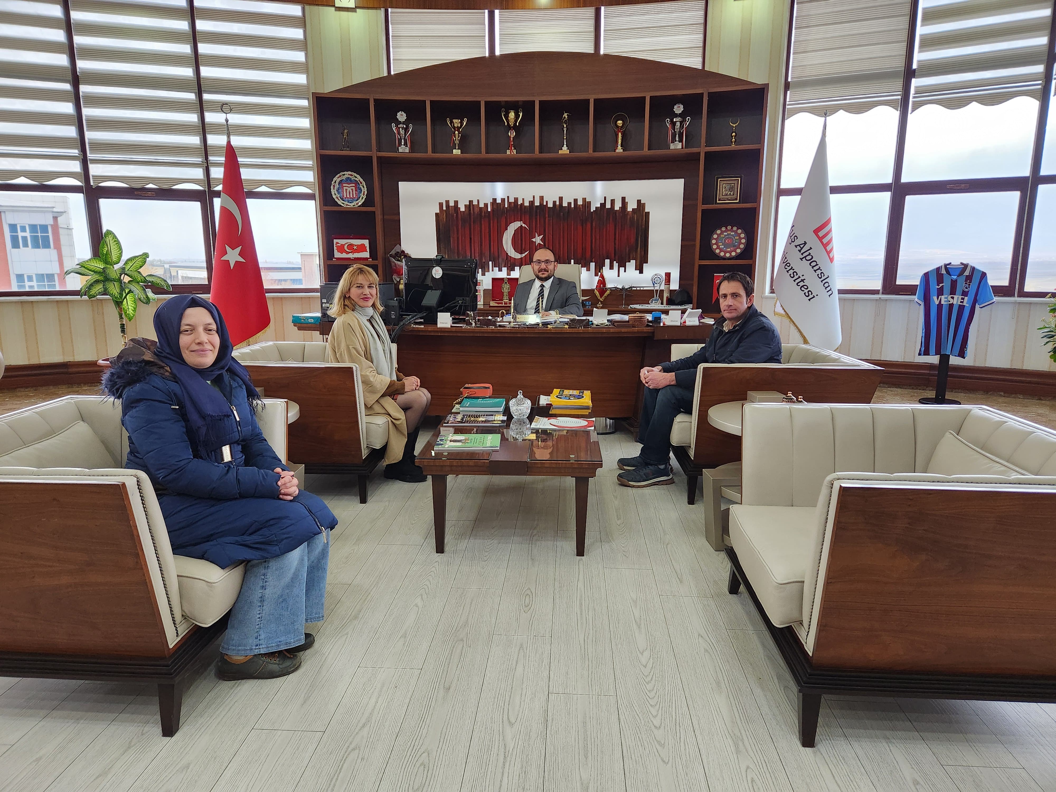 mus-mutlu-sokak-patileri-dernegi-ve-telli-turna-doga-derneginden-rektorumuze-ziyaret-6081