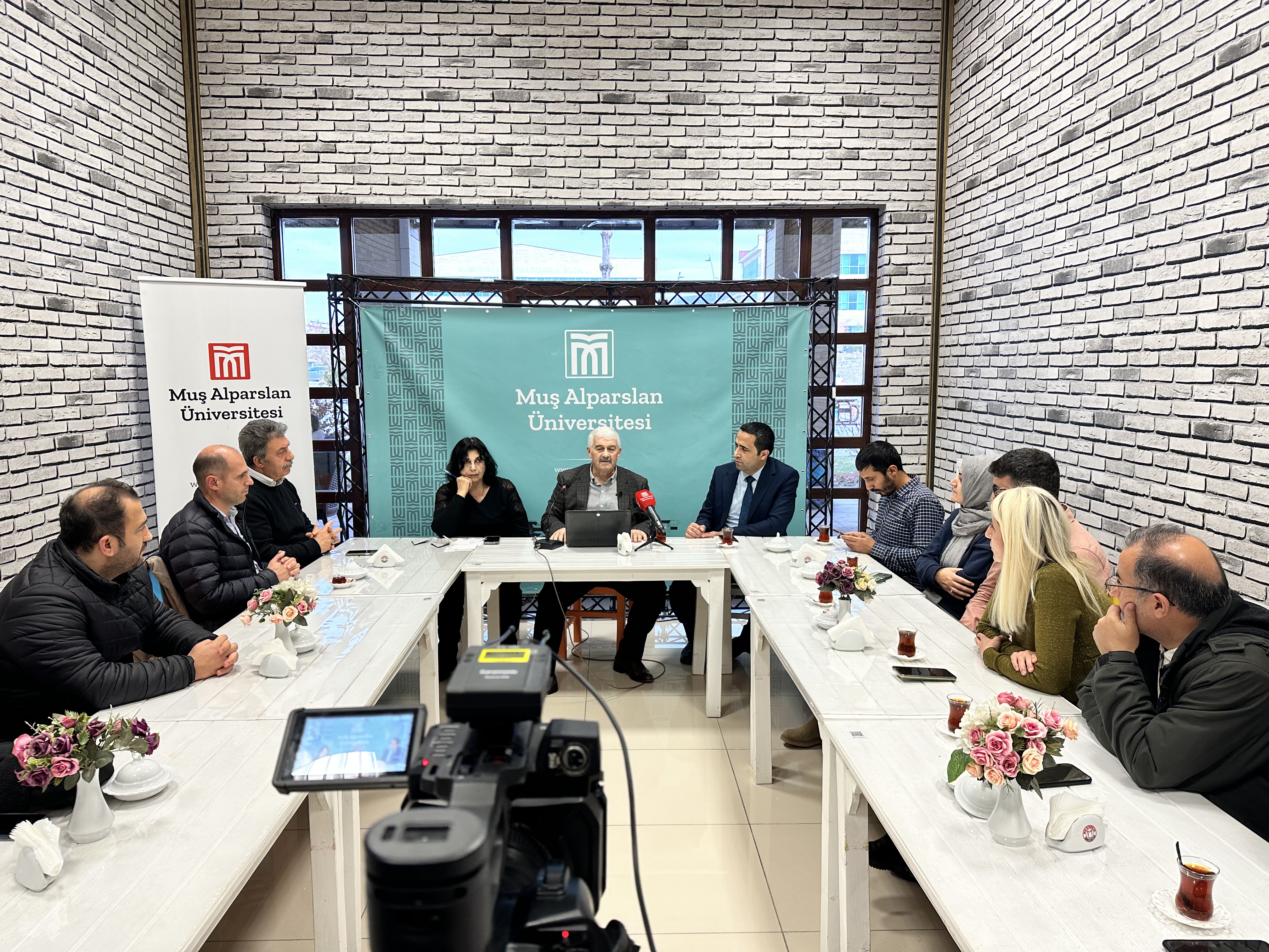 cay-bahane-sohbetleri-61-matbuattan-medyaya-turk-basin-yayin-tarihi-6086