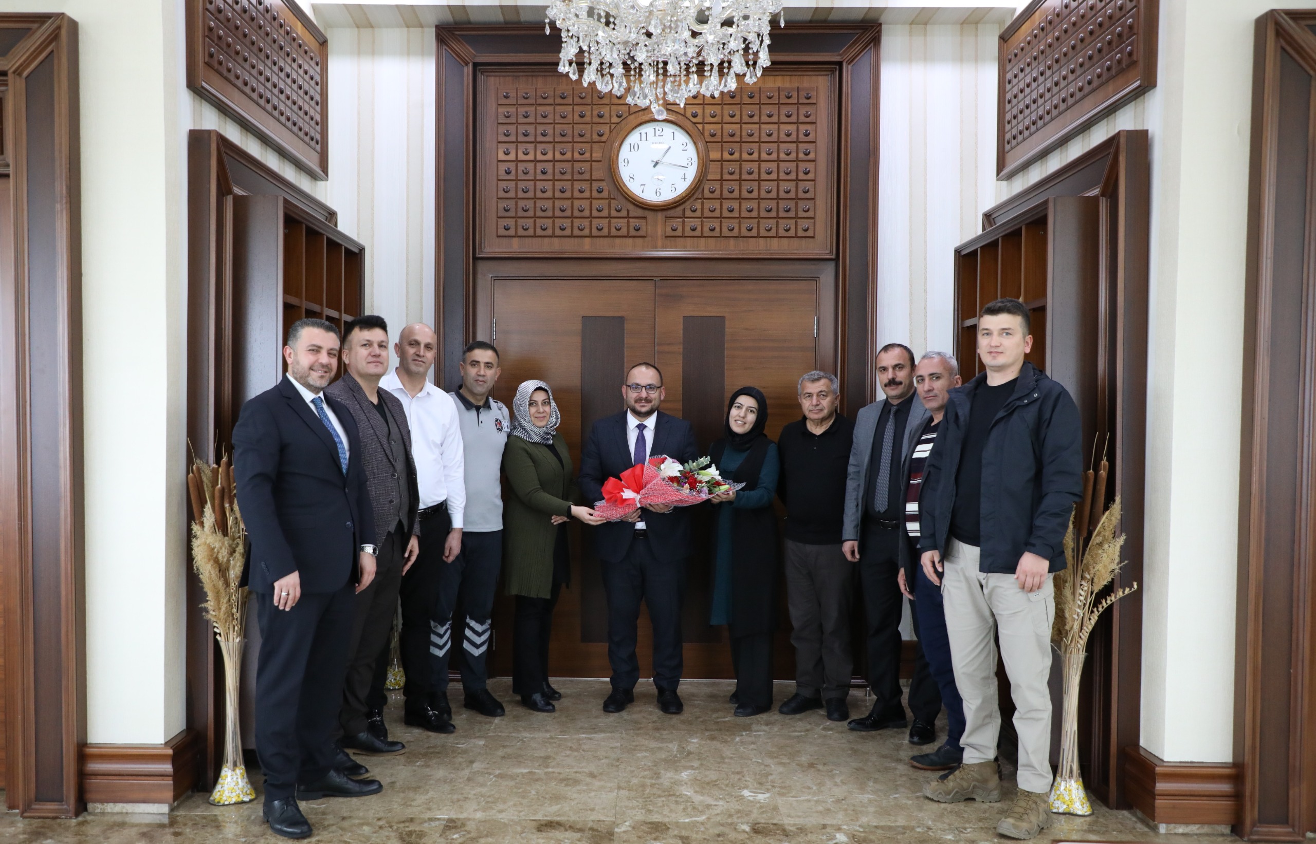 ozel-kalem-mudurlugu-personelinden-rektorumuze-ogretmenler-gunu-ziyareti-6094