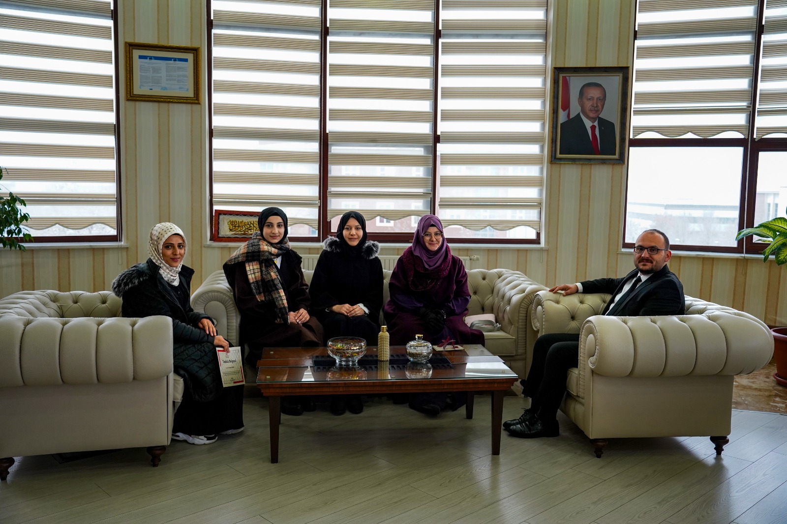 ikra-kitap-toplulugu-uyelerinden-rektorumuze-ziyaret-6102