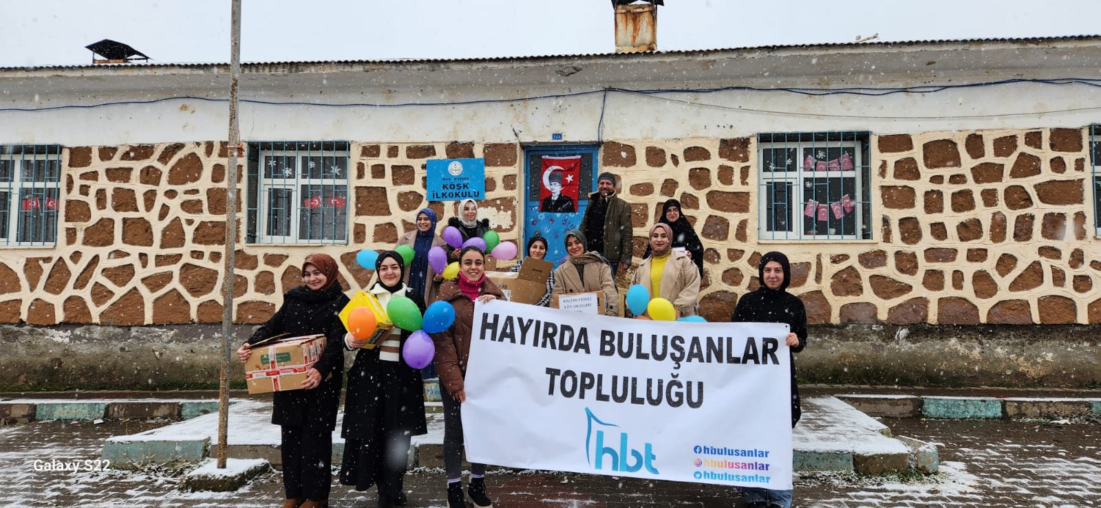 hbtden-koydeki-cocuklarin-icini-isitan-hediyeler-6126