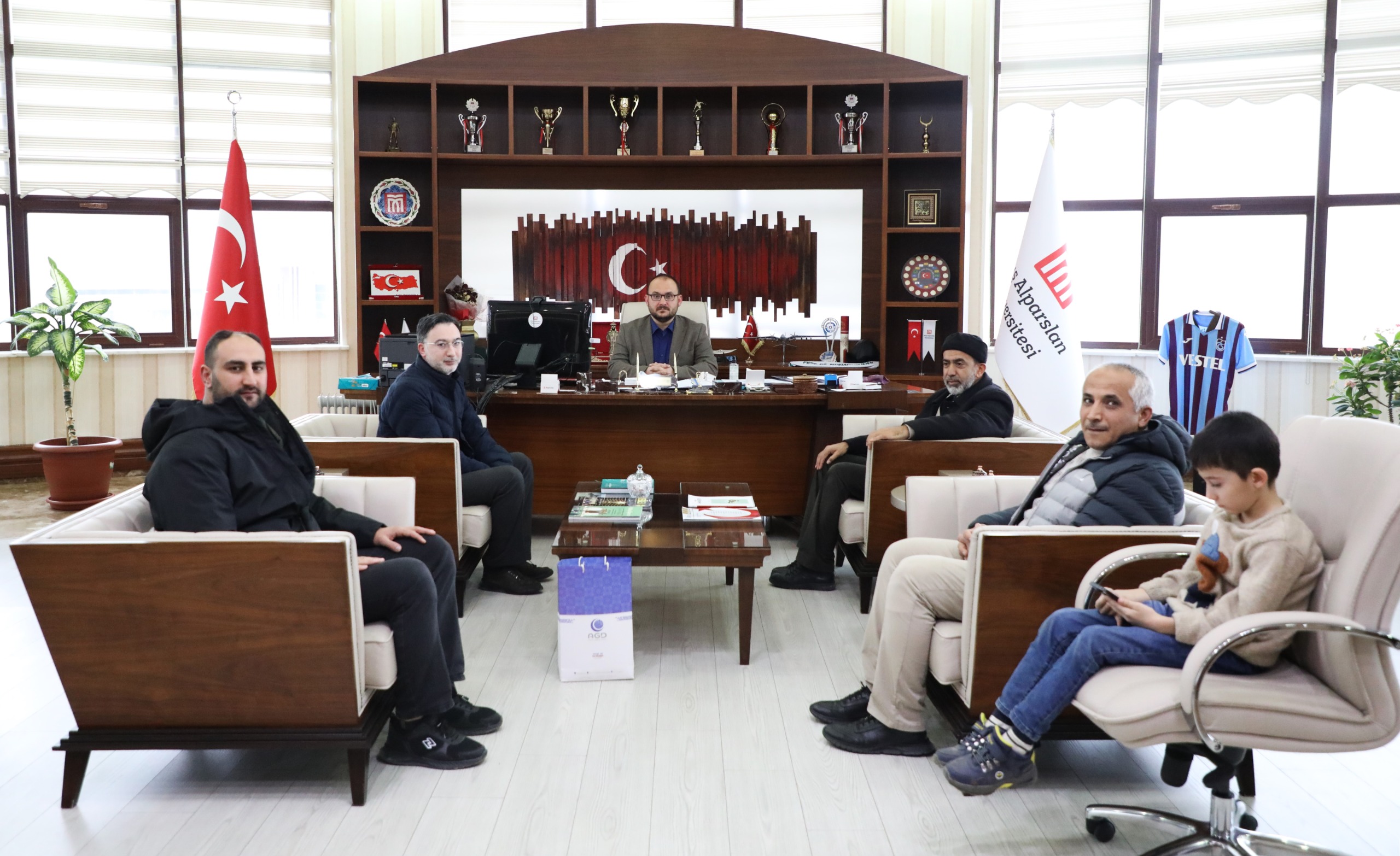 anadolu-genclik-dernegi-mus-sube-baskani-ve-yonetimi-rektorumuzu-ziyaret-etti-6178