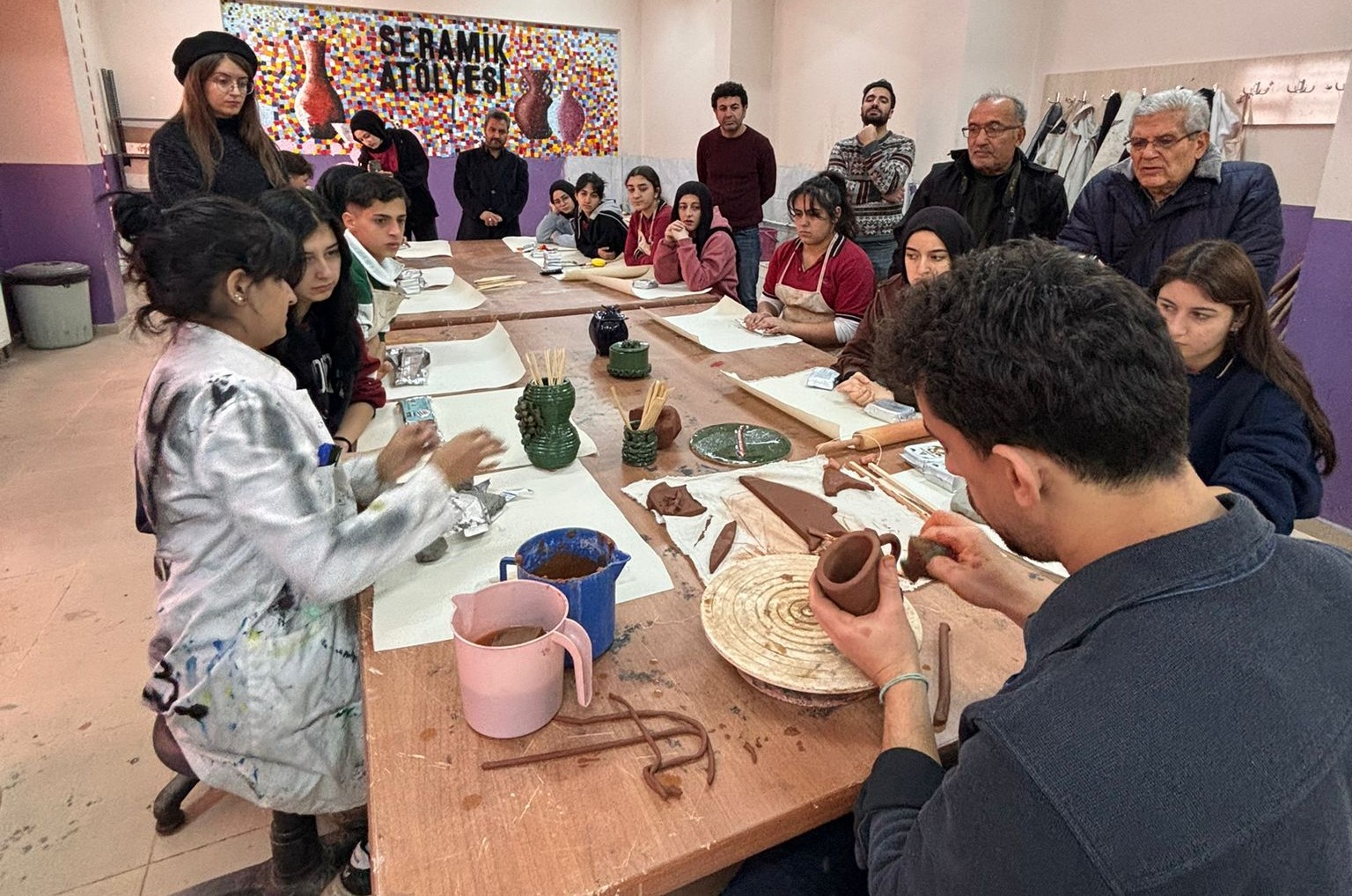 teknik-bilimler-meslek-yuksekokulu-genc-sanatcilara-seramikle-yeteneklerini-gelistirme-firsati-sundu-6191