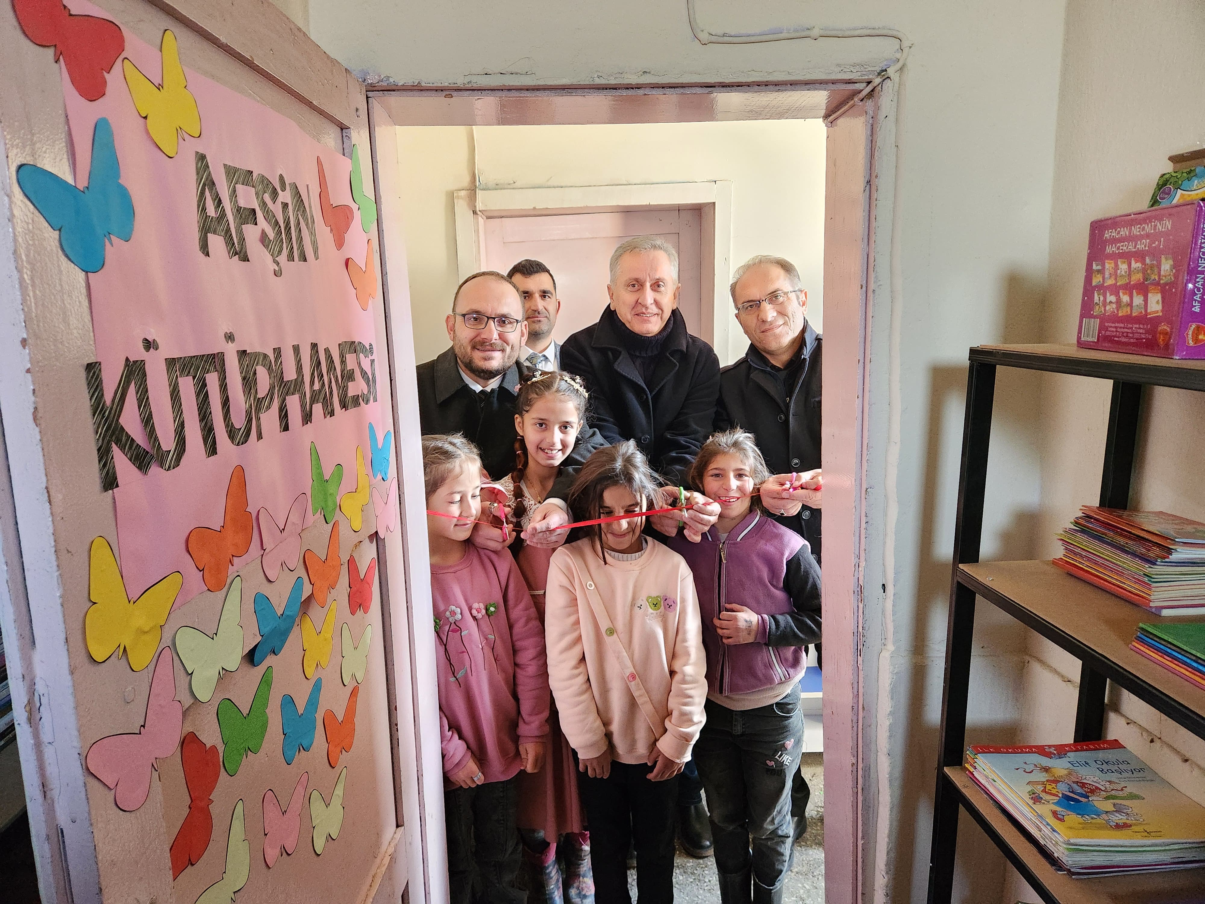 rektorumuz-prof-dr-mustafa-alican-afsin-koyu-ilkokuluna-kazandirilan-kutuphanenin-acilisina-katildi-6193