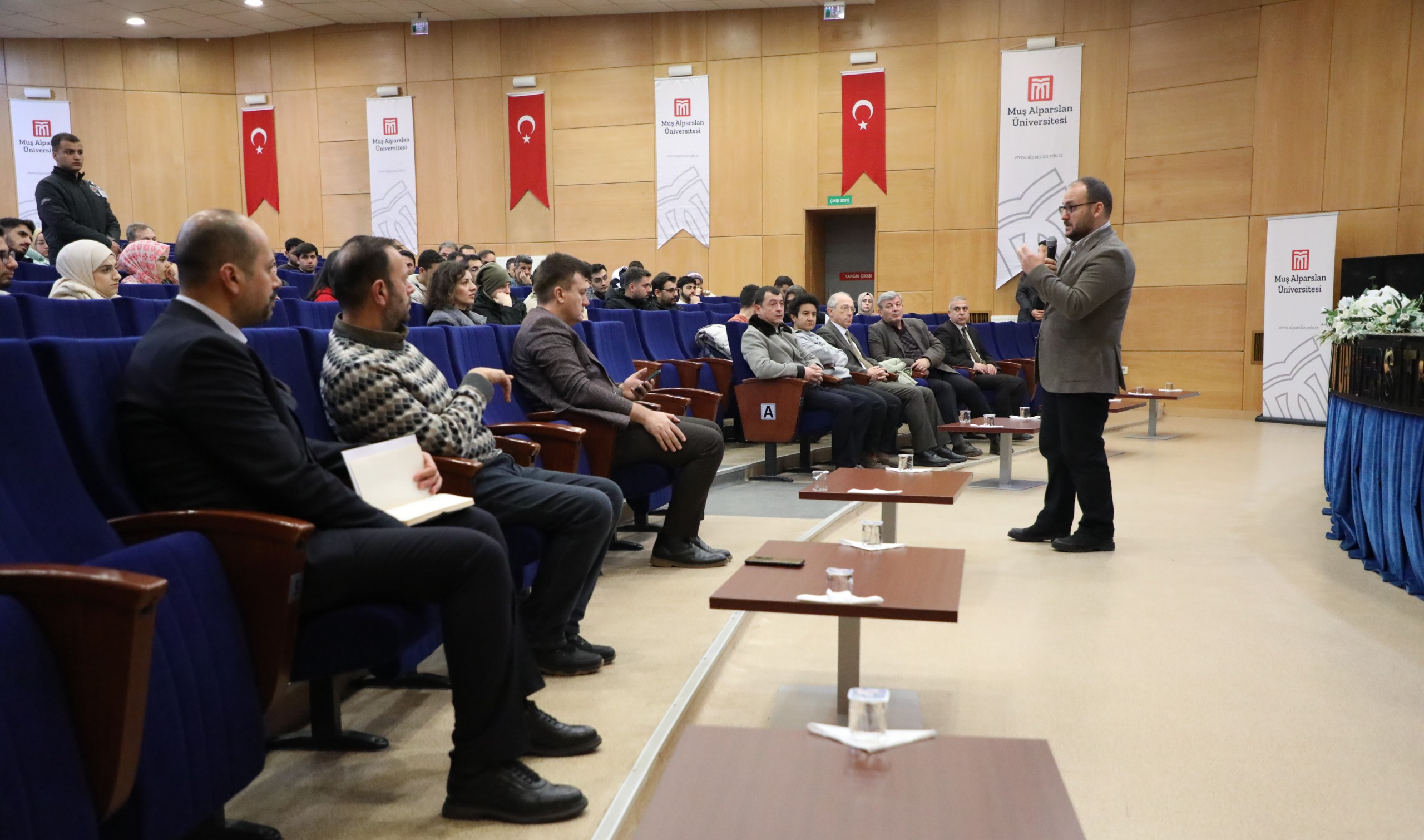 rektorumuz-uygulamali-bilimler-fakultesi-ogrencileriyle-bir-araya-geldi-6214