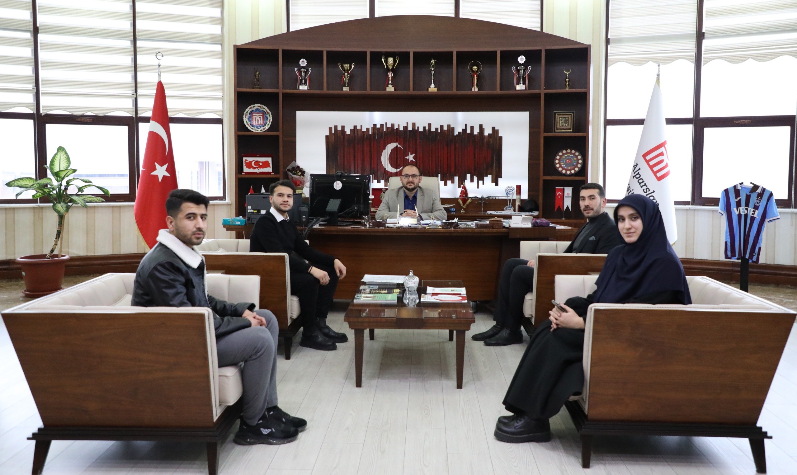 tugva-mus-il-temsilcisi-hasan-basri-meric-ve-ekibi-rektorumuzu-ziyaret-etti-6248