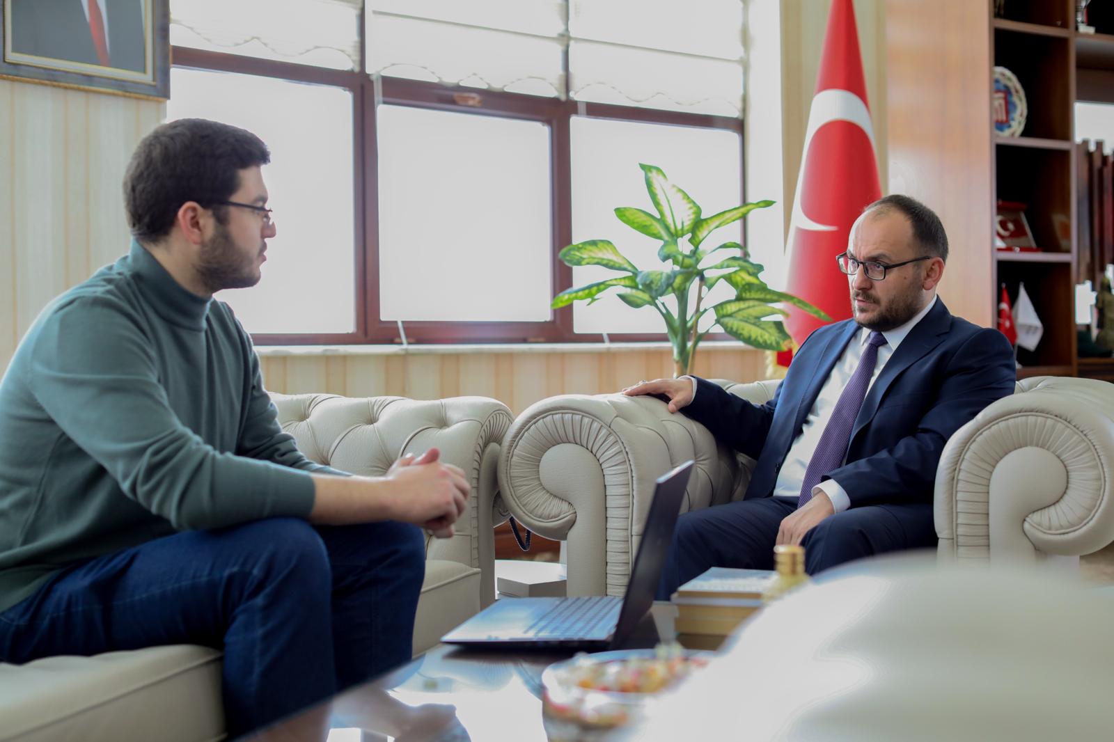 rektorumuz-ile-timur-ve-timurlular-uzerine-roportaj-gerceklestirildi-6252