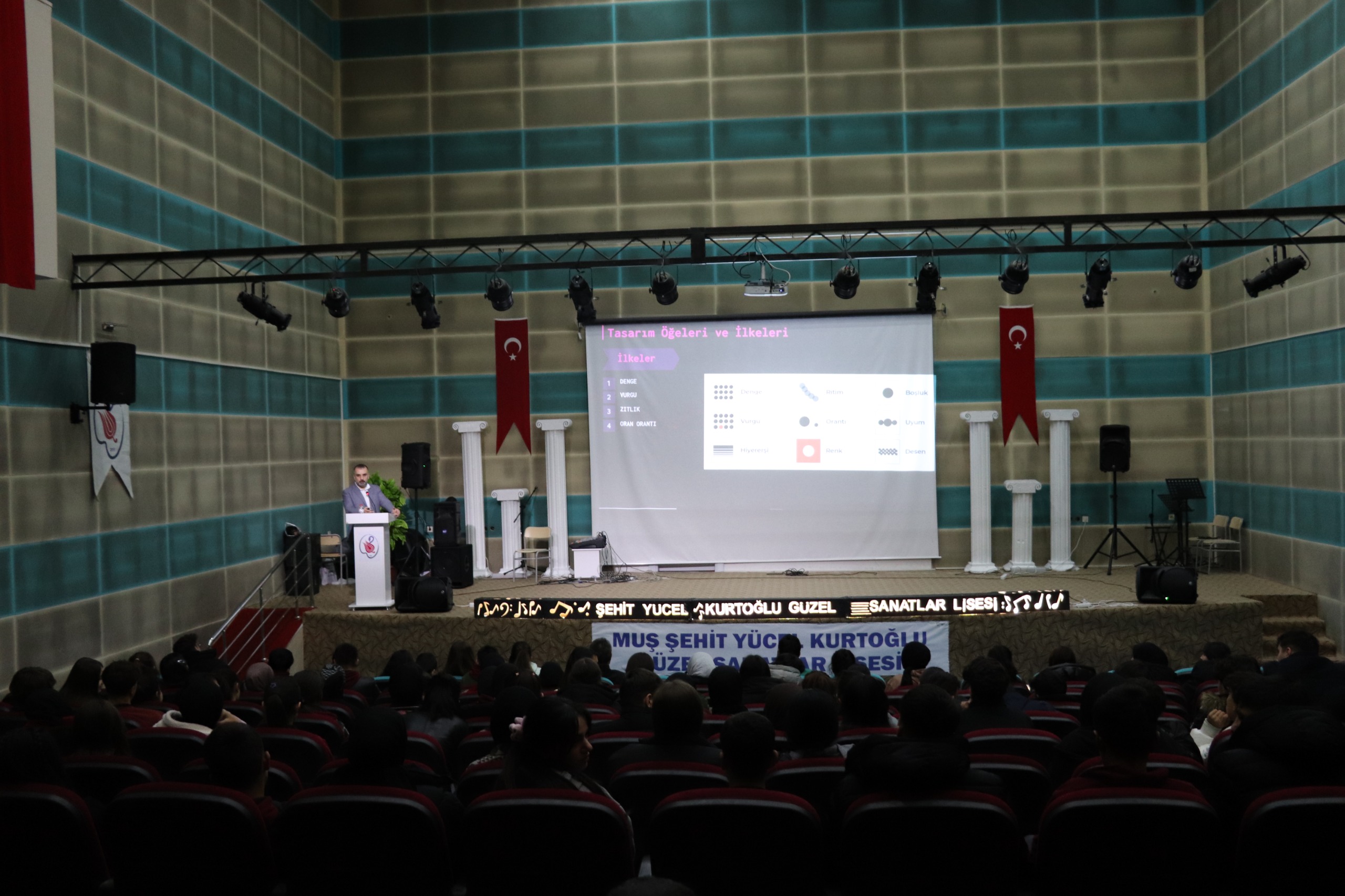 teknik-bilimler-meslek-yuksekokulu-kariyer-gunleri-kapsaminda-grafik-tasarim-ve-sektor-konulu-konferans-gerceklestirdi-6267