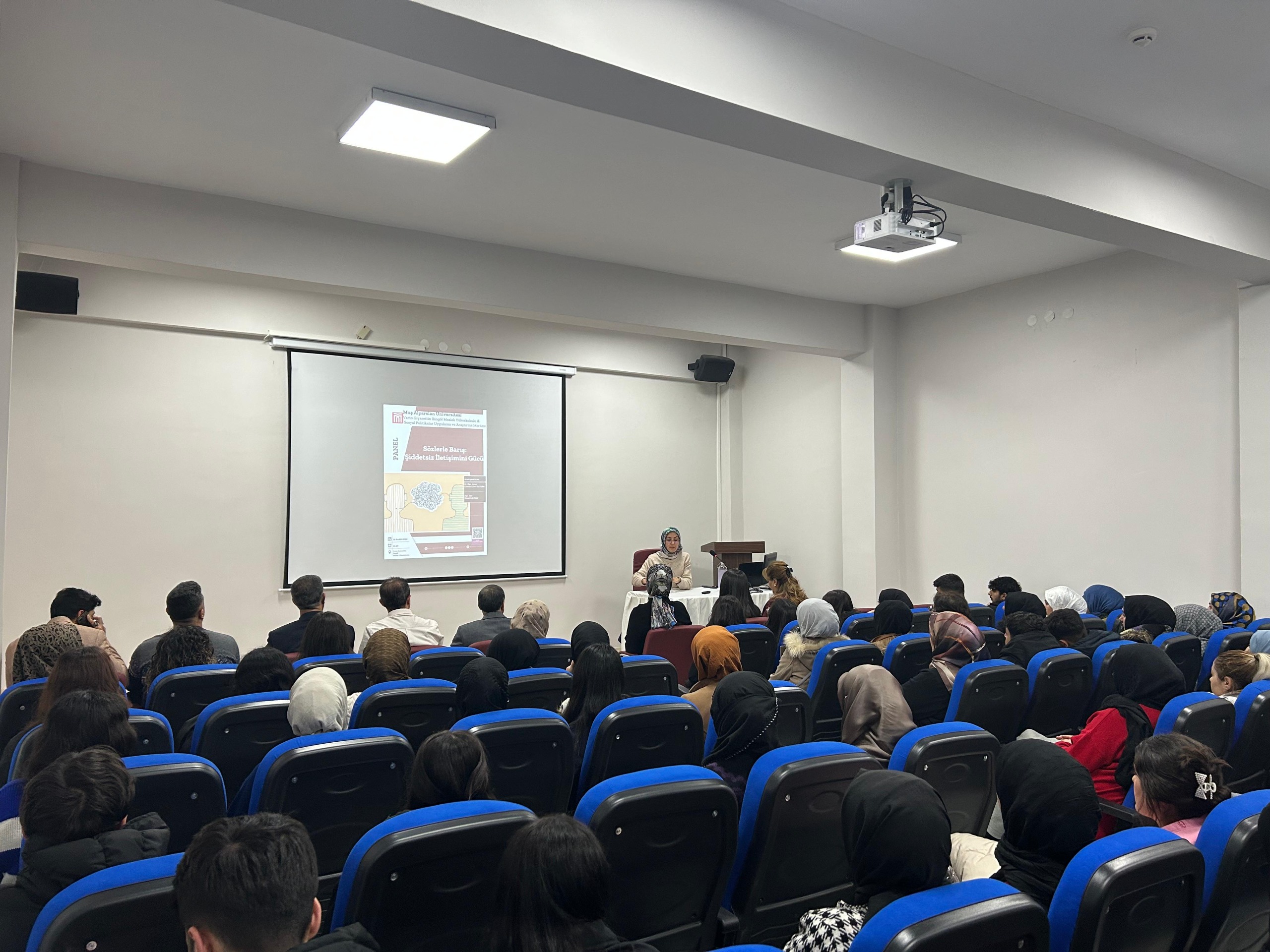 sozlerle-baris-siddetsiz-iletisimin-gucu-semineri-duzenlendi-6269