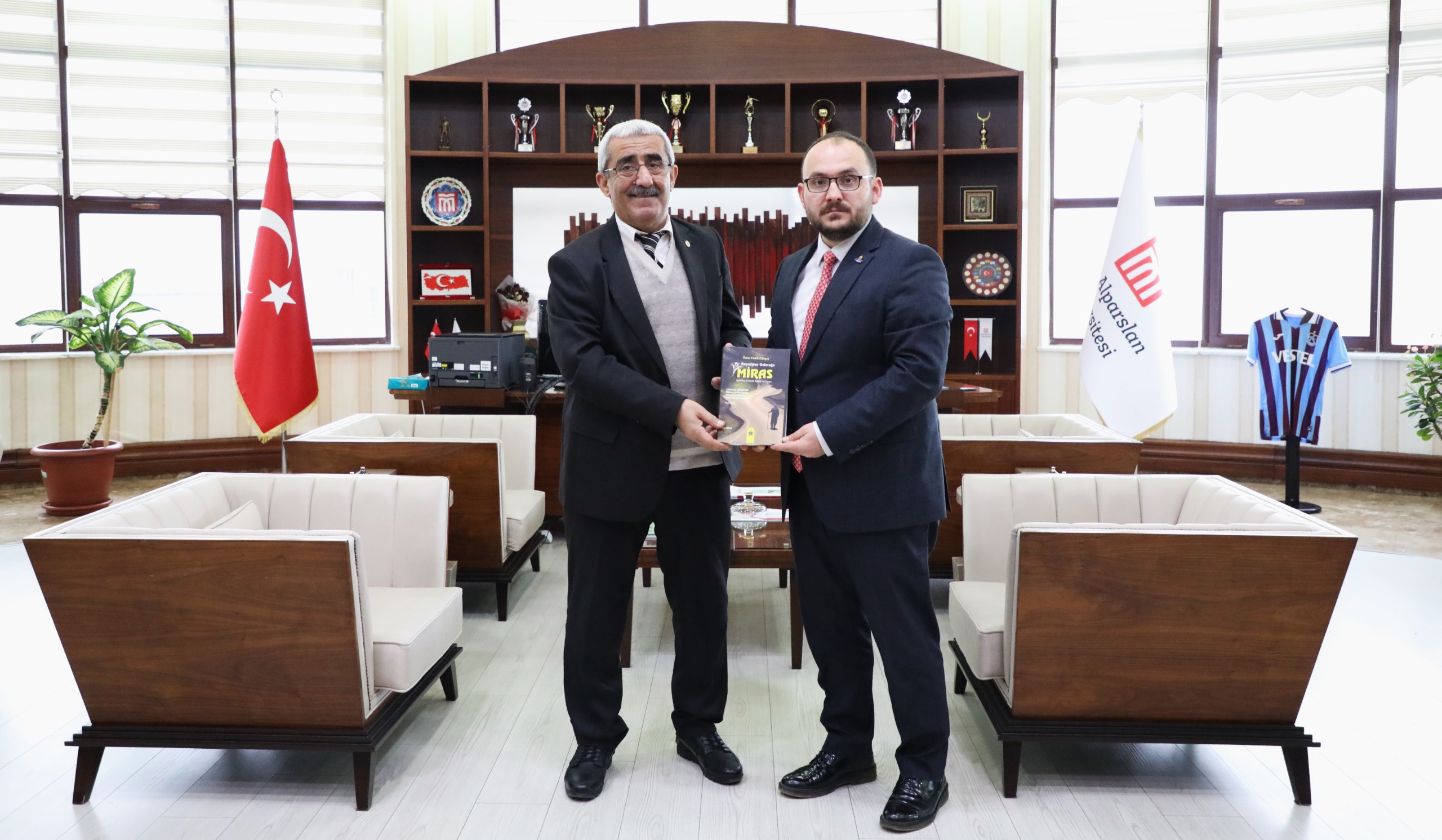 kemal-turkandan-rektorumuze-ziyaret-6339
